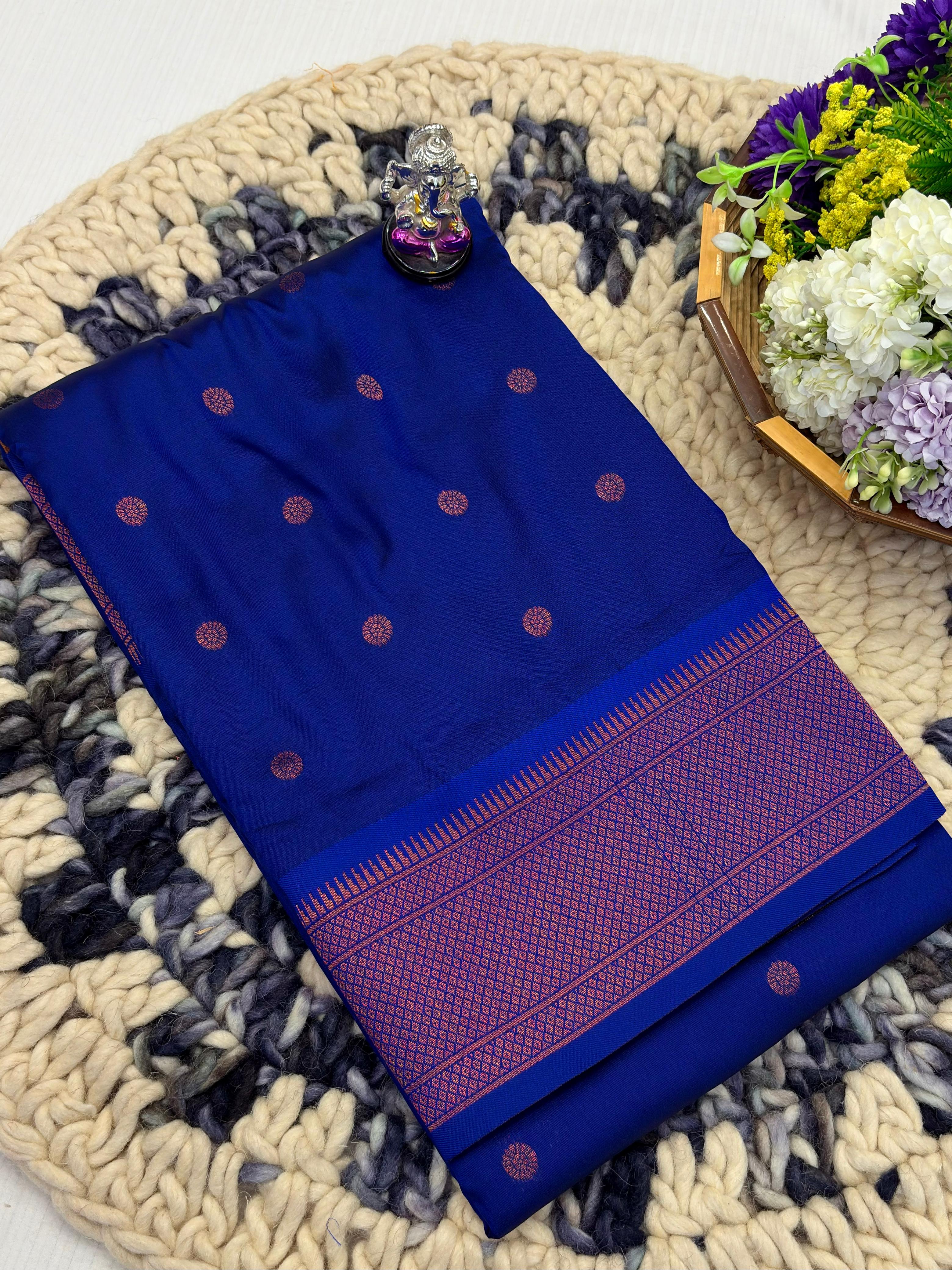 Shop Shloka Kalanjali Paithani Saree in Katan Silk with all-over zari butti, dual side border, and blouse piece. Perfect for weddings & festive wear.