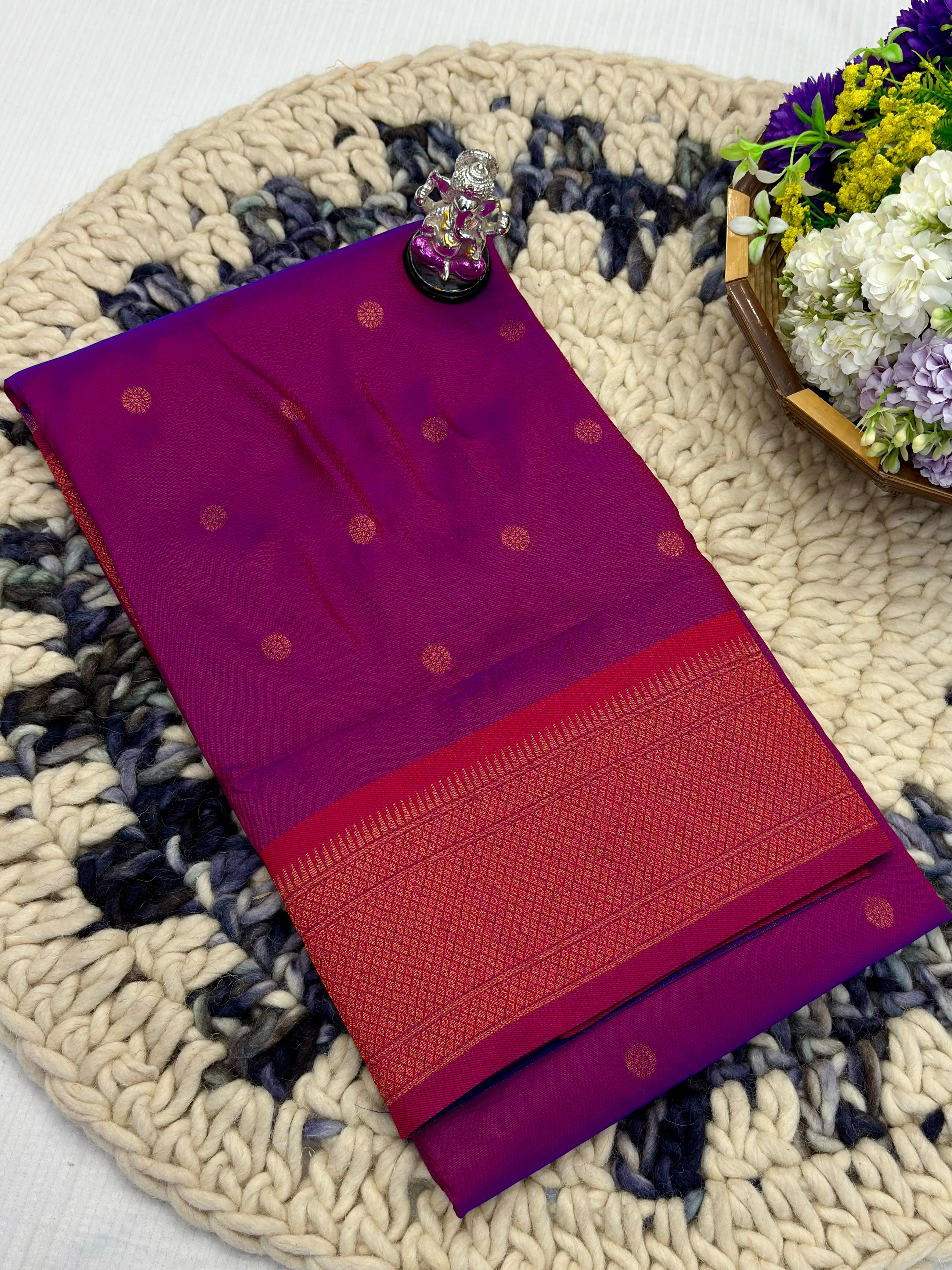 Shop Shloka Kalanjali Paithani Saree in Katan Silk with all-over zari butti, dual side border, and blouse piece. Perfect for weddings & festive wear.
