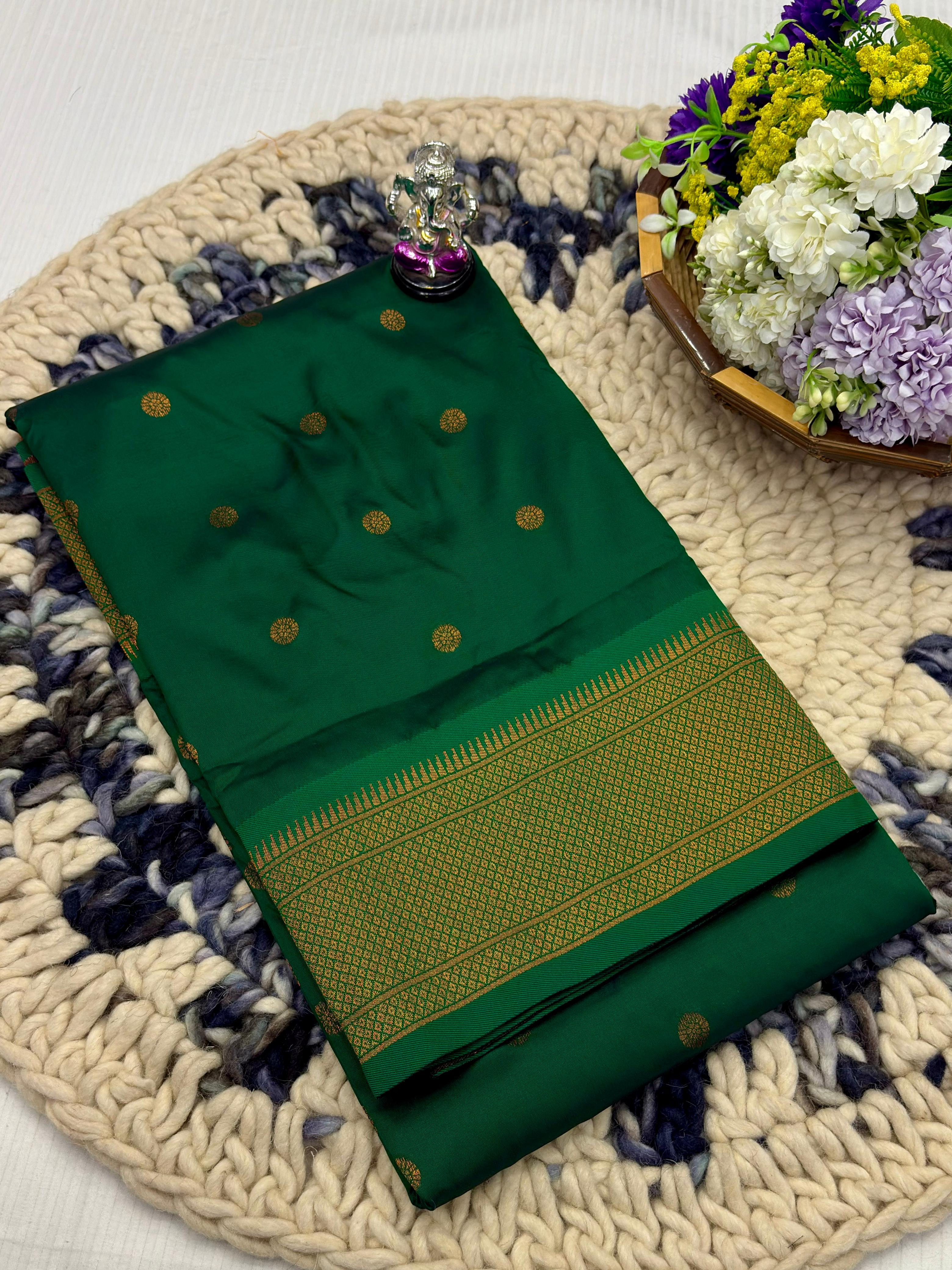 Shop Shloka Kalanjali Paithani Saree in Katan Silk with all-over zari butti, dual side border, and blouse piece. Perfect for weddings & festive wear.