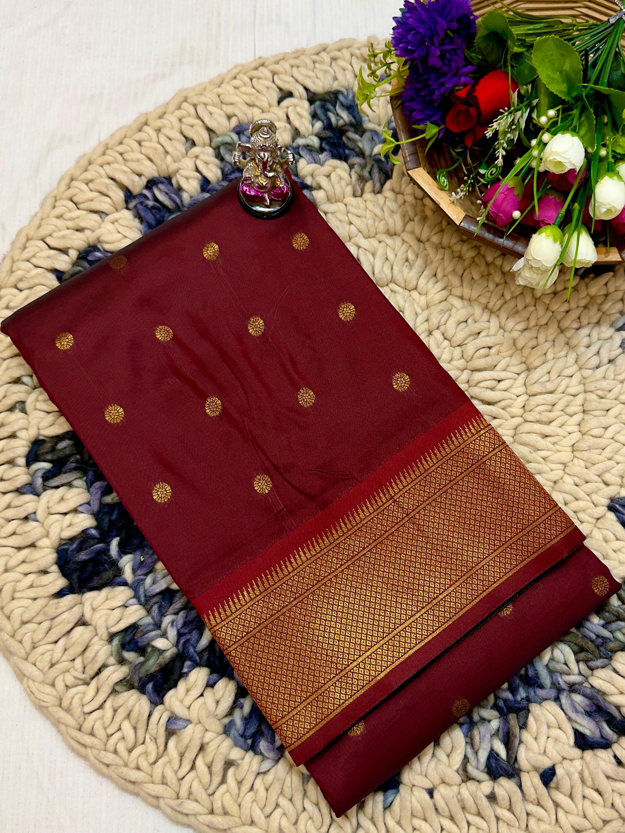 Shop Shloka Kalanjali Paithani Saree in Katan Silk with all-over zari butti, dual side border, and blouse piece. Perfect for weddings & festive wear.