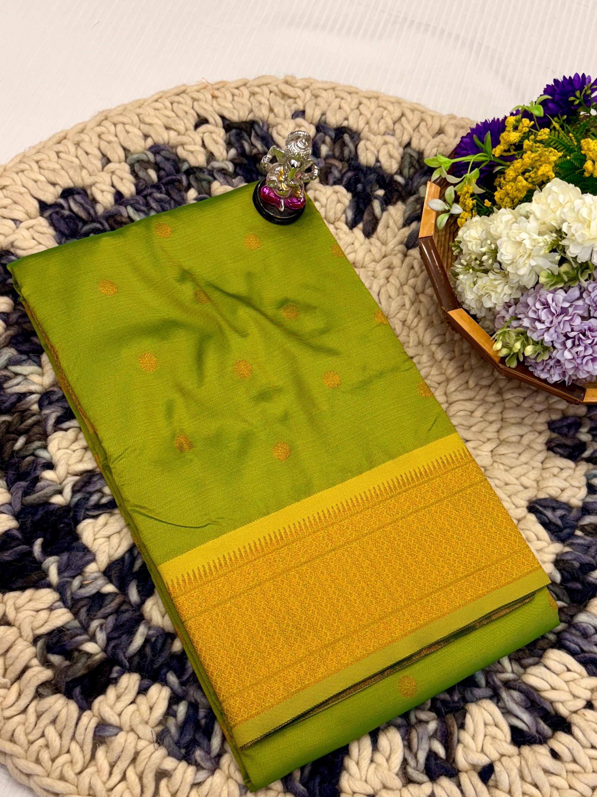 Shop Shloka Kalanjali Paithani Saree in Katan Silk with all-over zari butti, dual side border, and blouse piece. Perfect for weddings & festive wear.