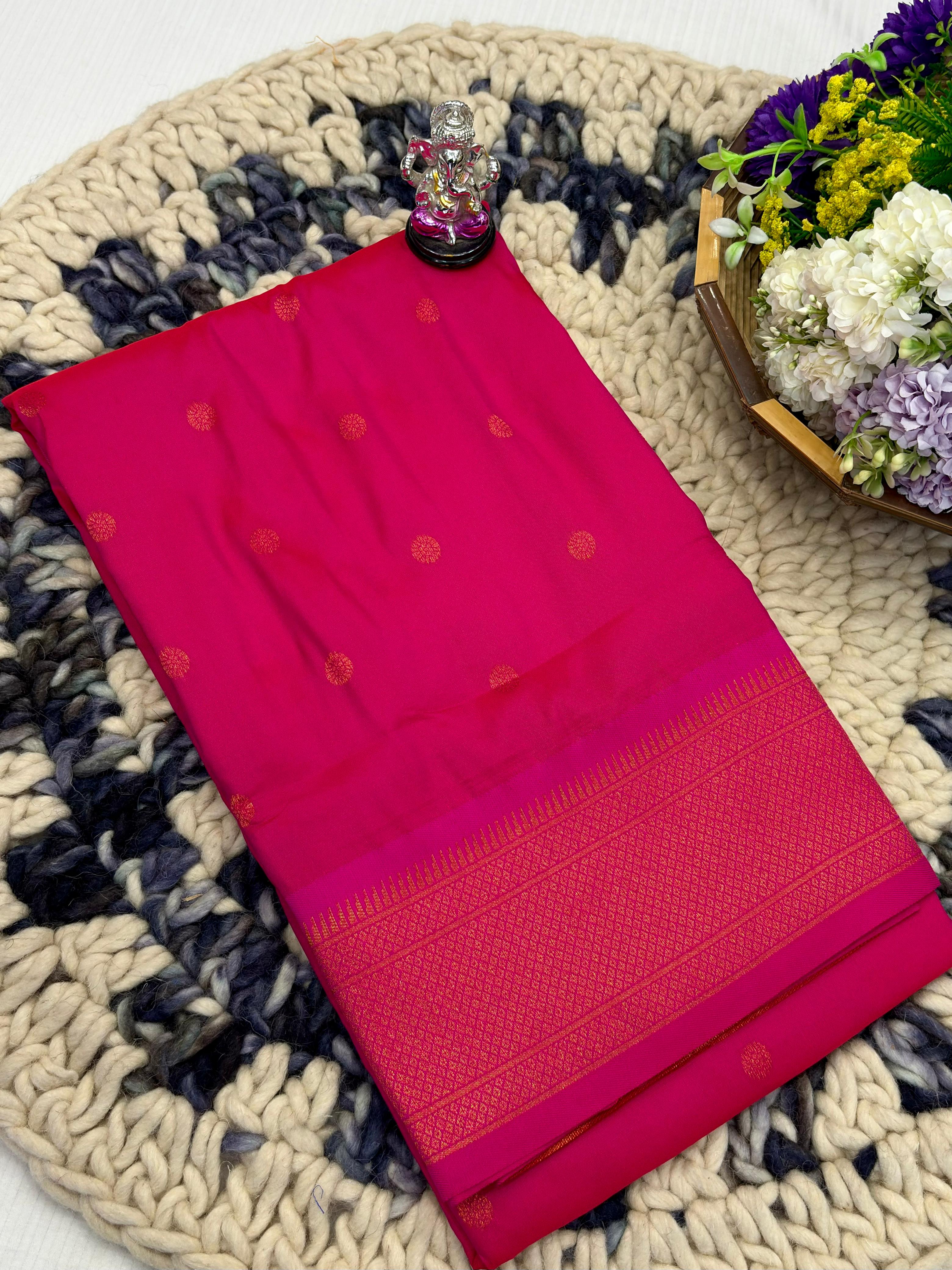 Shop Shloka Kalanjali Paithani Saree in Katan Silk with all-over zari butti, dual side border, and blouse piece. Perfect for weddings & festive wear.