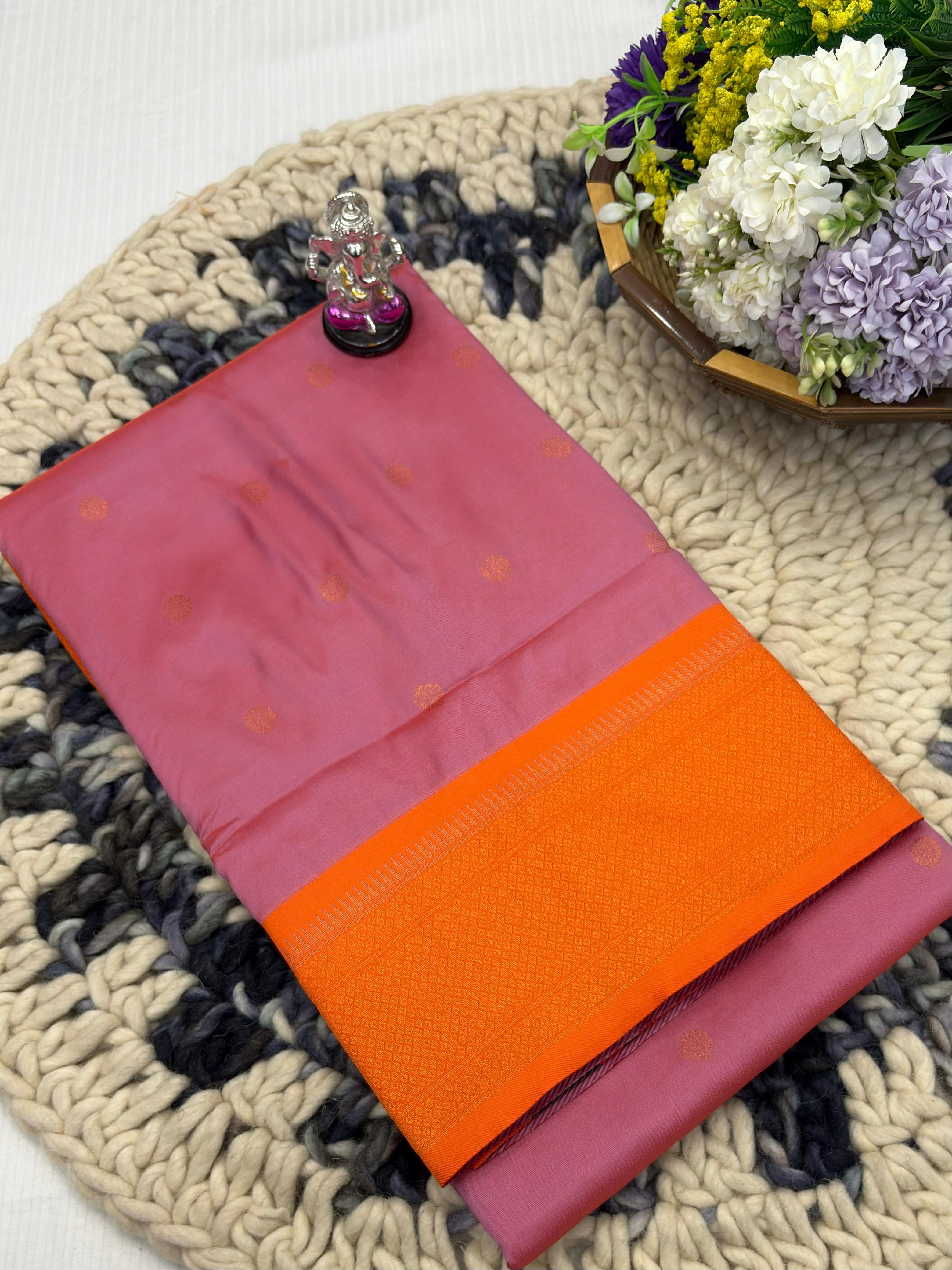 Shop Shloka Kalanjali Paithani Saree in Katan Silk with all-over zari butti, dual side border, and blouse piece. Perfect for weddings & festive wear.