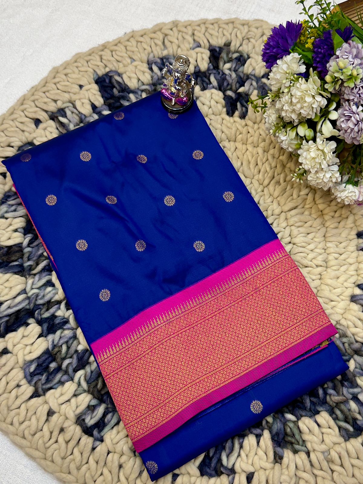 Shop Shloka Kalanjali Paithani Saree in Katan Silk with all-over zari butti, dual side border, and blouse piece. Perfect for weddings &amp; festive wear.
