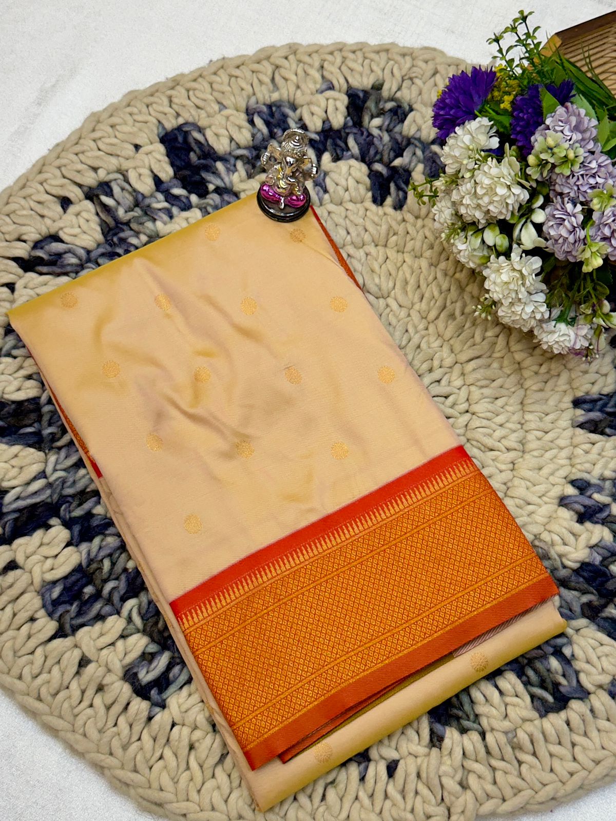 Shop Shloka Kalanjali Paithani Saree in Katan Silk with all-over zari butti, dual side border, and blouse piece. Perfect for weddings &amp; festive wear.