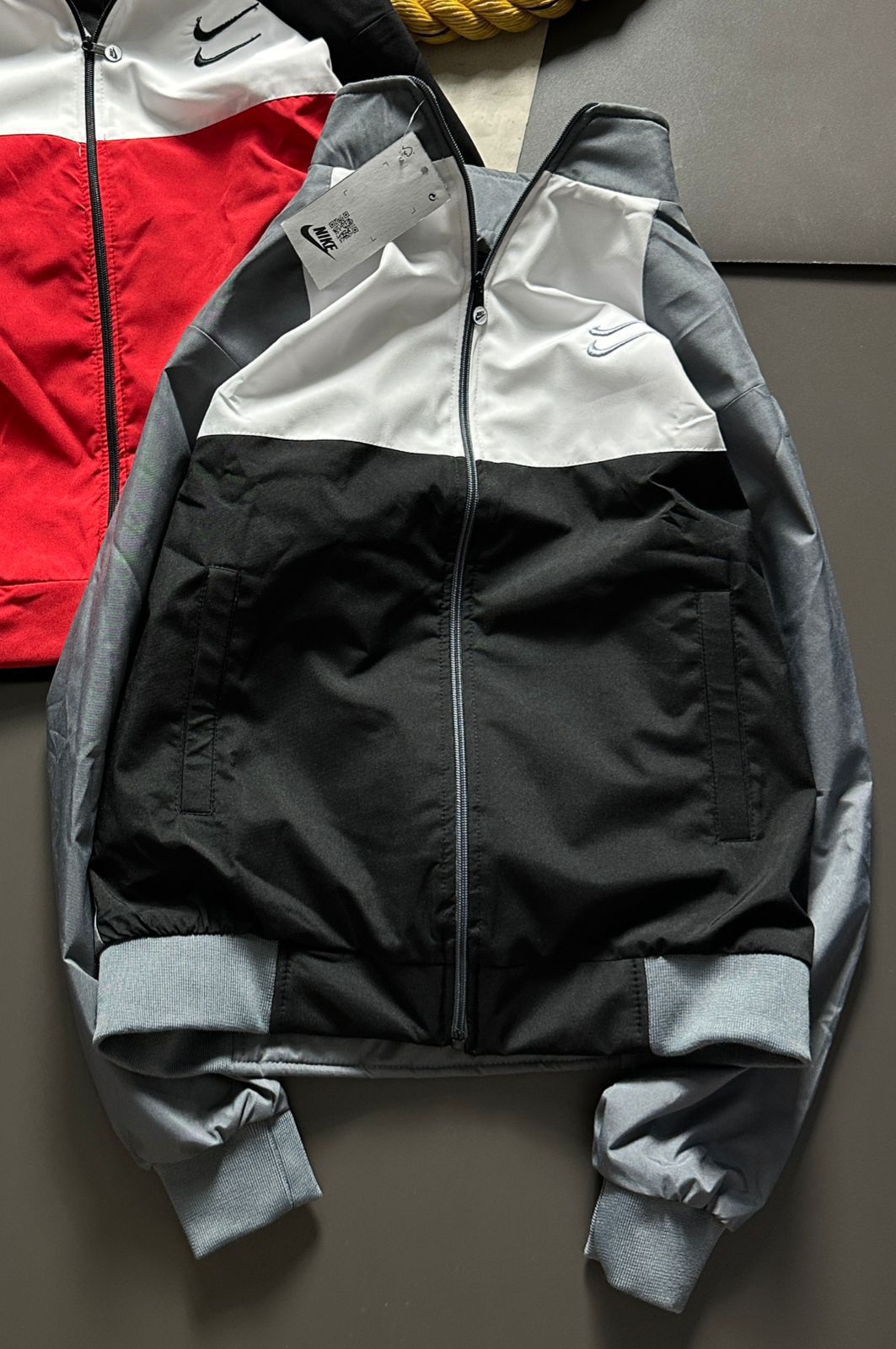 Look sharp, feel comfortable, and stay ahead with Nike’s premium quality Windshitter!