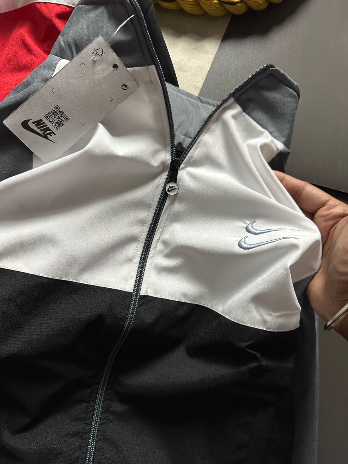 Look sharp, feel comfortable, and stay ahead with Nike’s premium quality Windshitter!