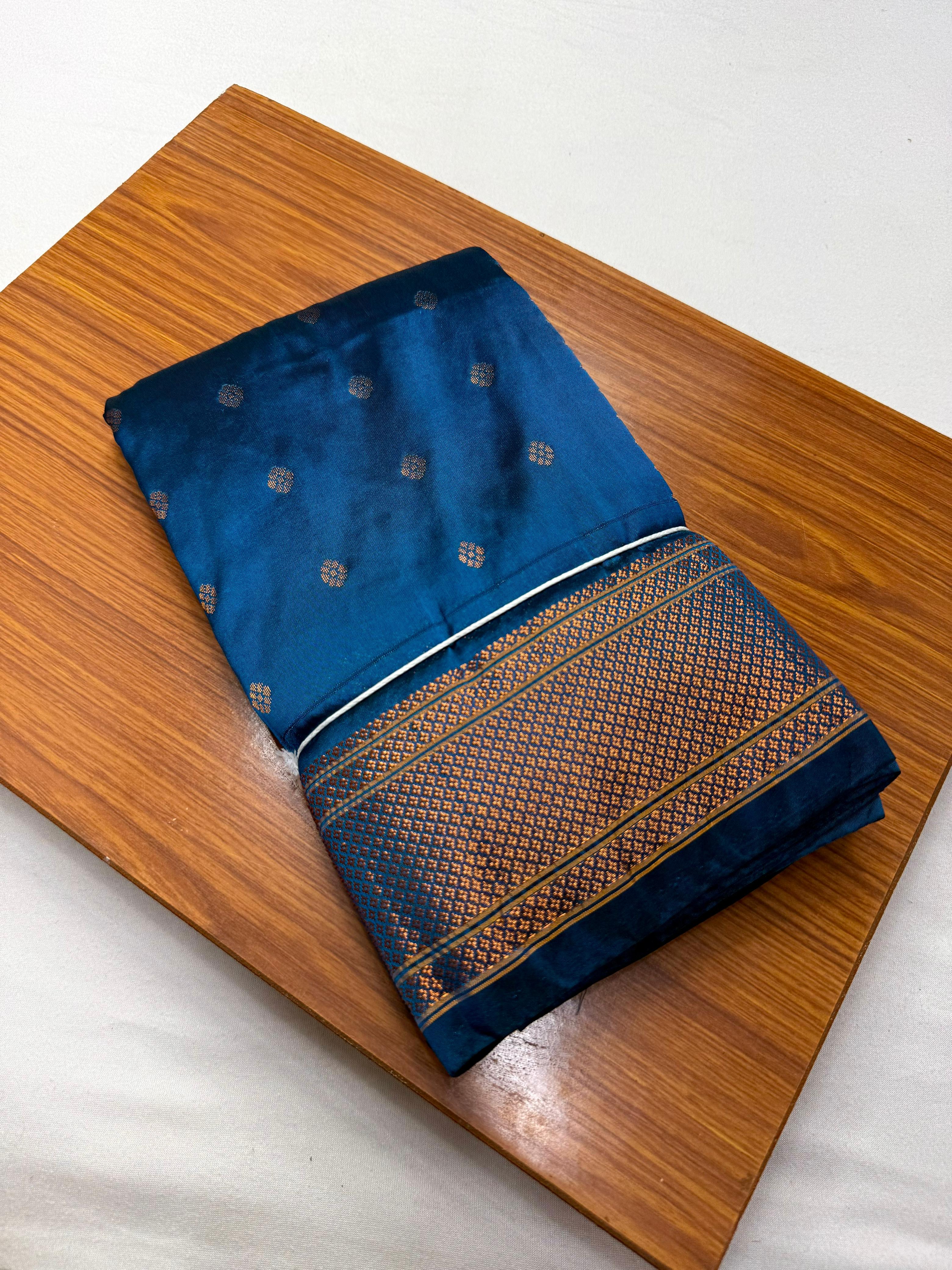 Beautifully crafted Paithani saree with traditional Kalanjali design and fine detailing
Origin: Handmade in Maharashtra, India