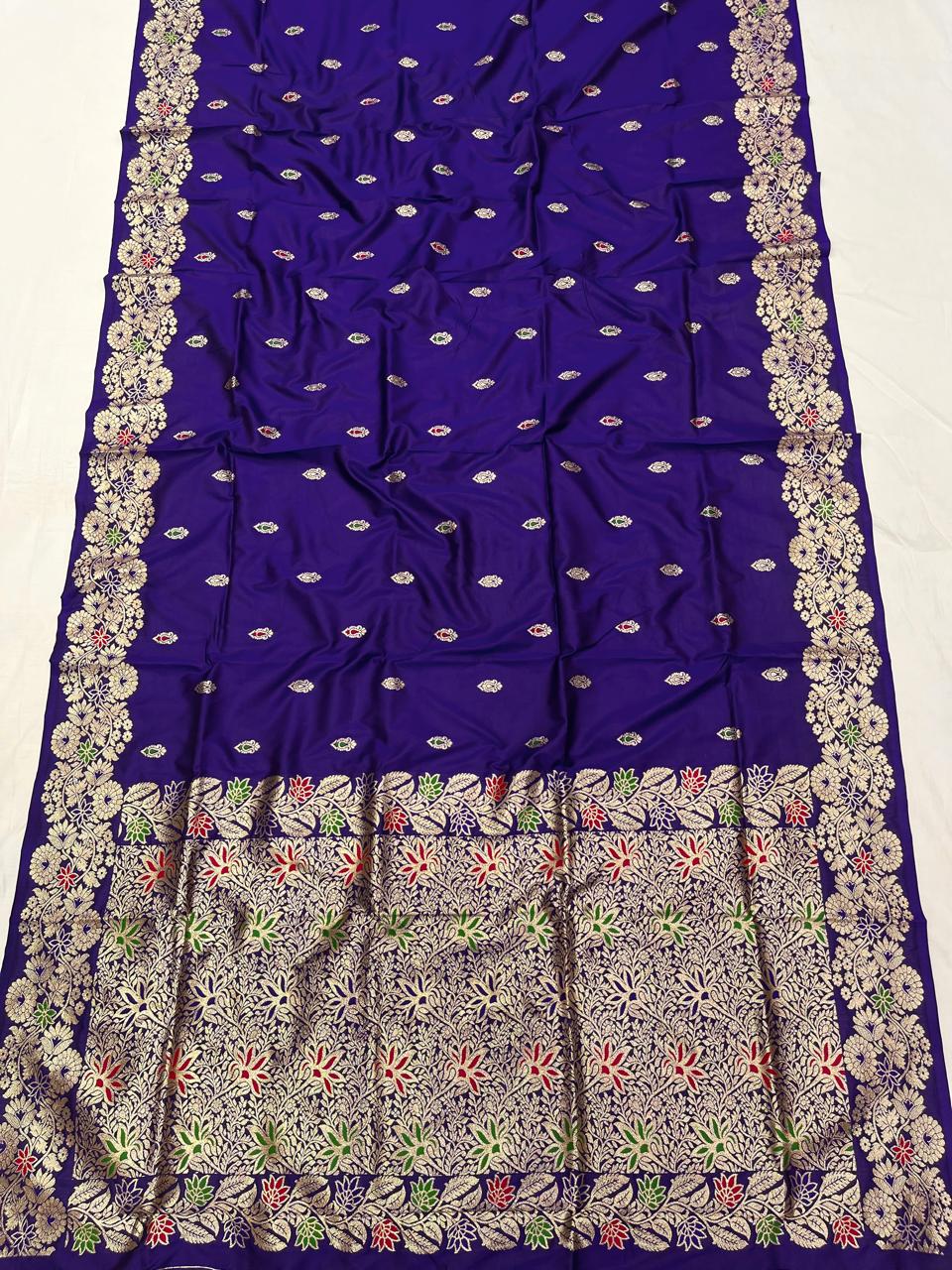 Experience the beauty of traditional Indian craftsmanship with our Takshila Paithani Saree, designed with rich zari weaving and all-over butti work that gives a royal and graceful appearance.