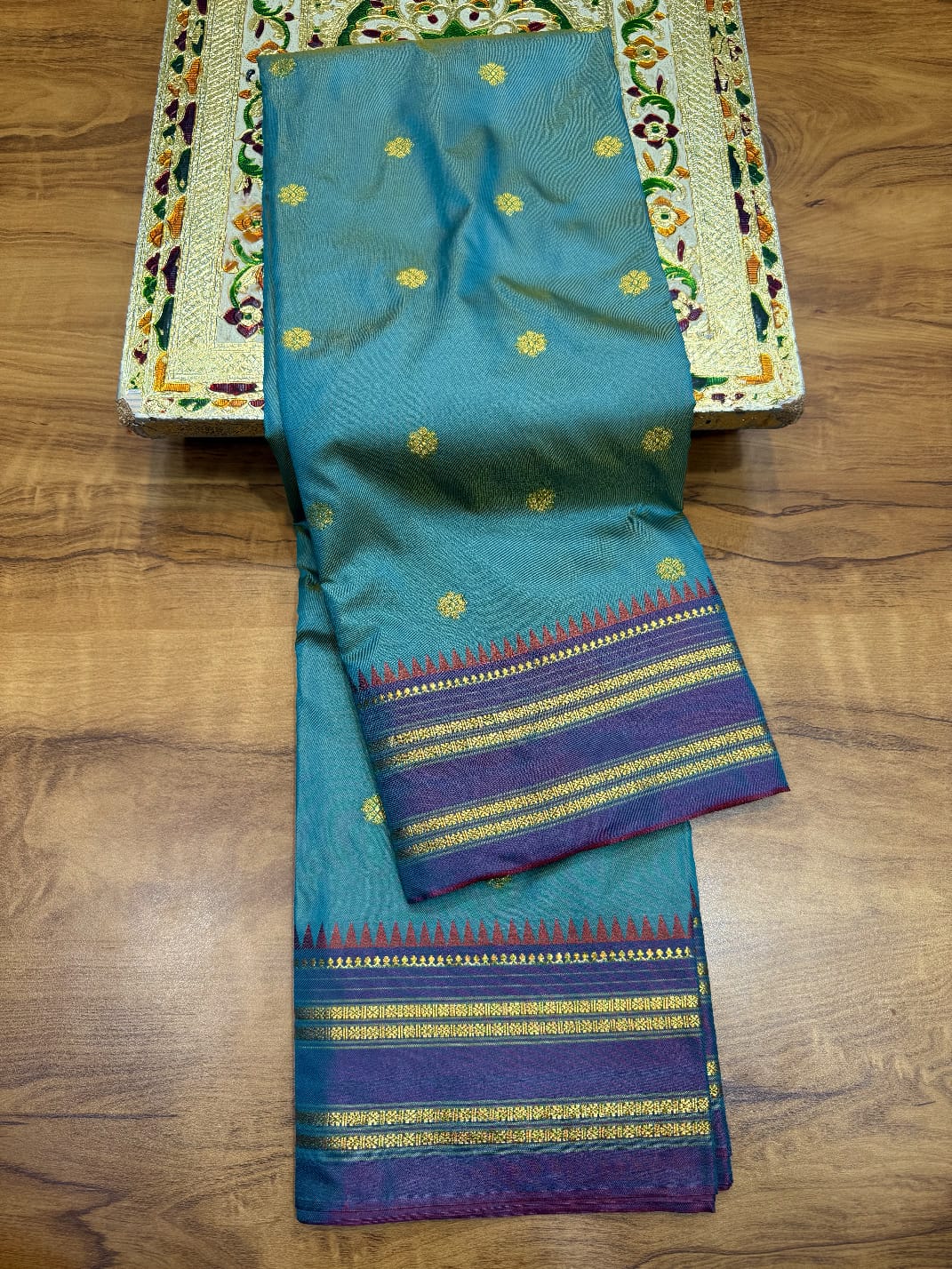 A perfect blend of tradition, comfort, and rich craftsmanship—ideal for women who love authentic handloom beauty.