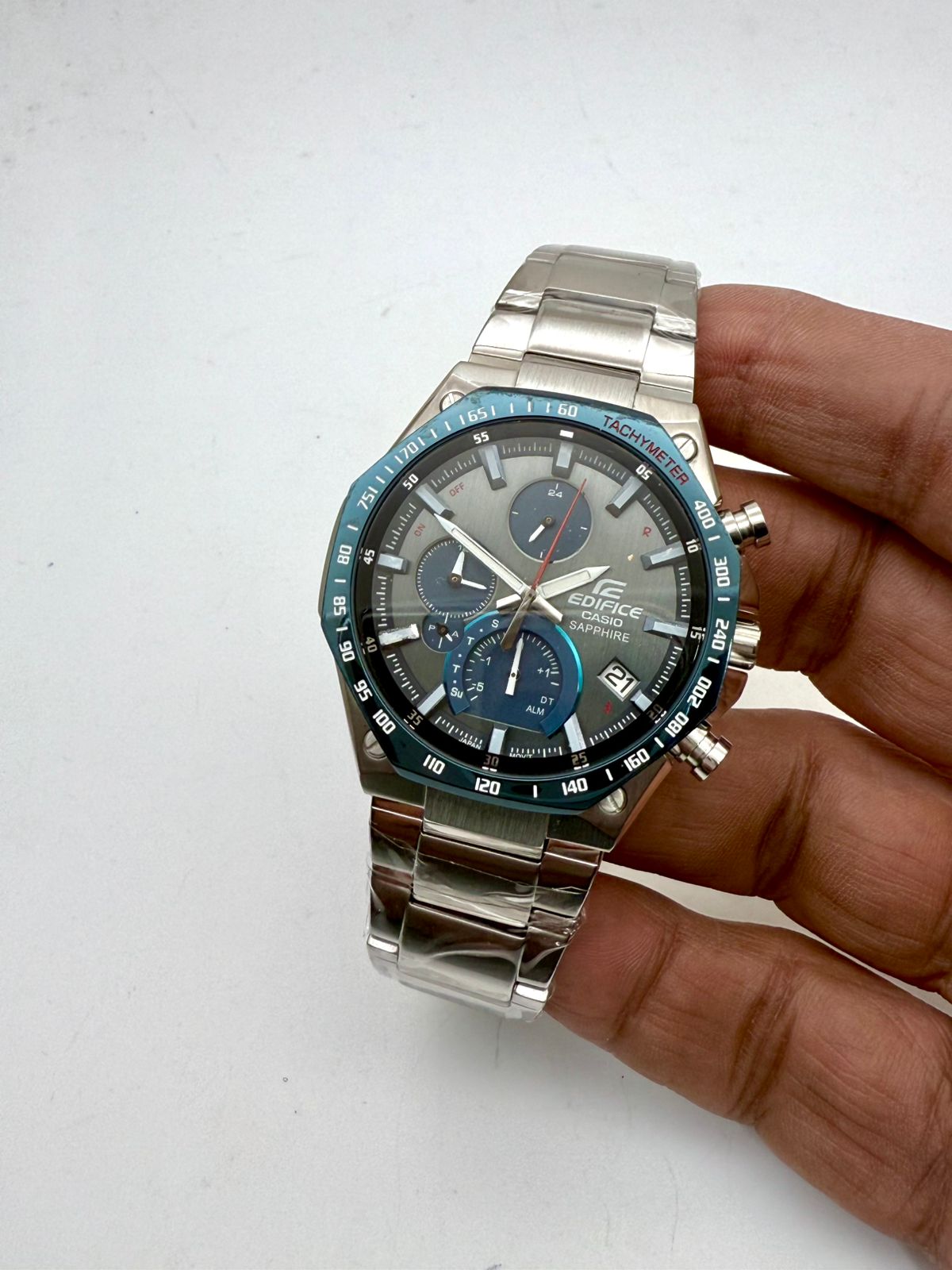 Casio-900 Wrist Watch for Men in Stainless Steel Japan made.