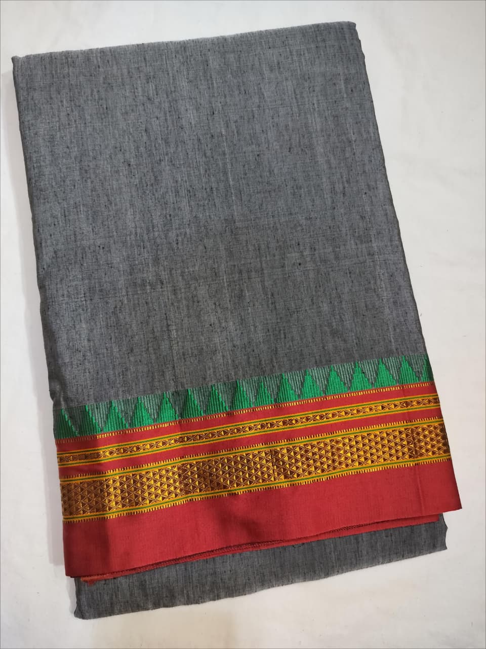 Celebrate this festive season in style with the Premium Ilkal Cotton Silk Saree – blending traditional elegance with modern comfort. Perfect for Dasera and Deepavali celebrations