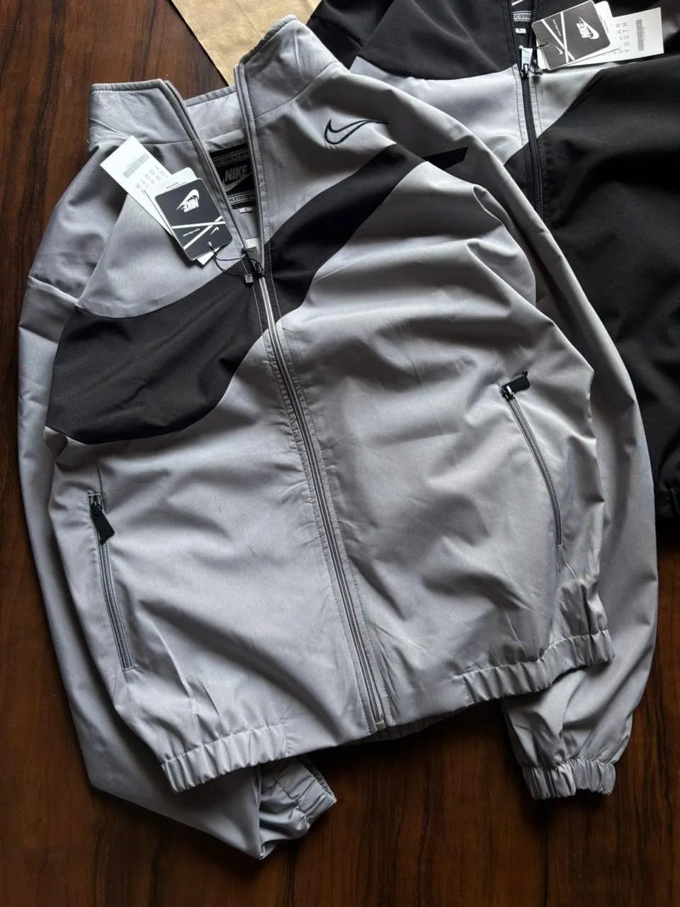 Stay protected in style with the&nbsp;Nike Premium Windchitter, crafted from high-grade TPU fabric for a sleek look and lasting performance. Designed with a Rise Net inner lining, it offers exceptional comfort and breathability, perfect for all-day wear.