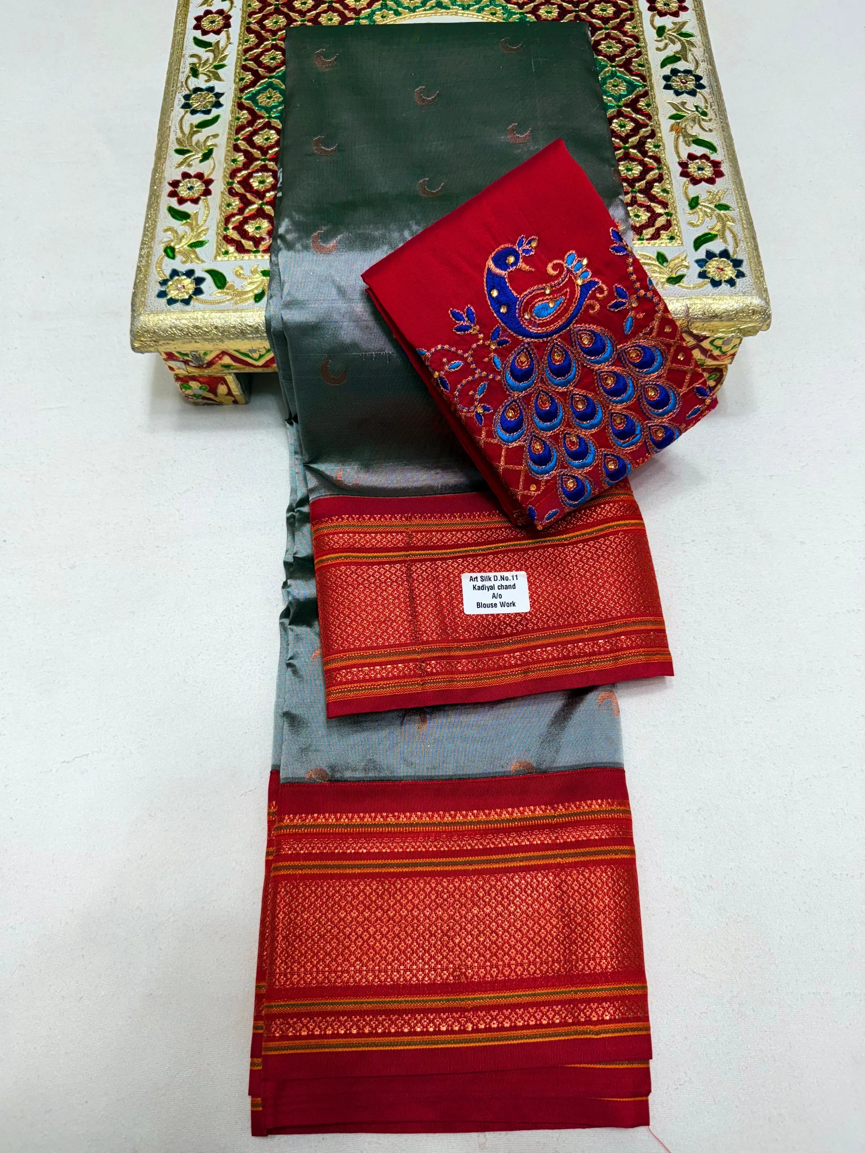 Discover elegance with the latest Sonalee Kadiyal Paithani Saree crafted in premium pure tana soft silk with rich all-over buttis, luxurious 4x4 pallu, and a beautifully handmade Aariwork blouse piece. Limited New Launch Collection – Premium Quality Saree for Elegant Traditional Look.