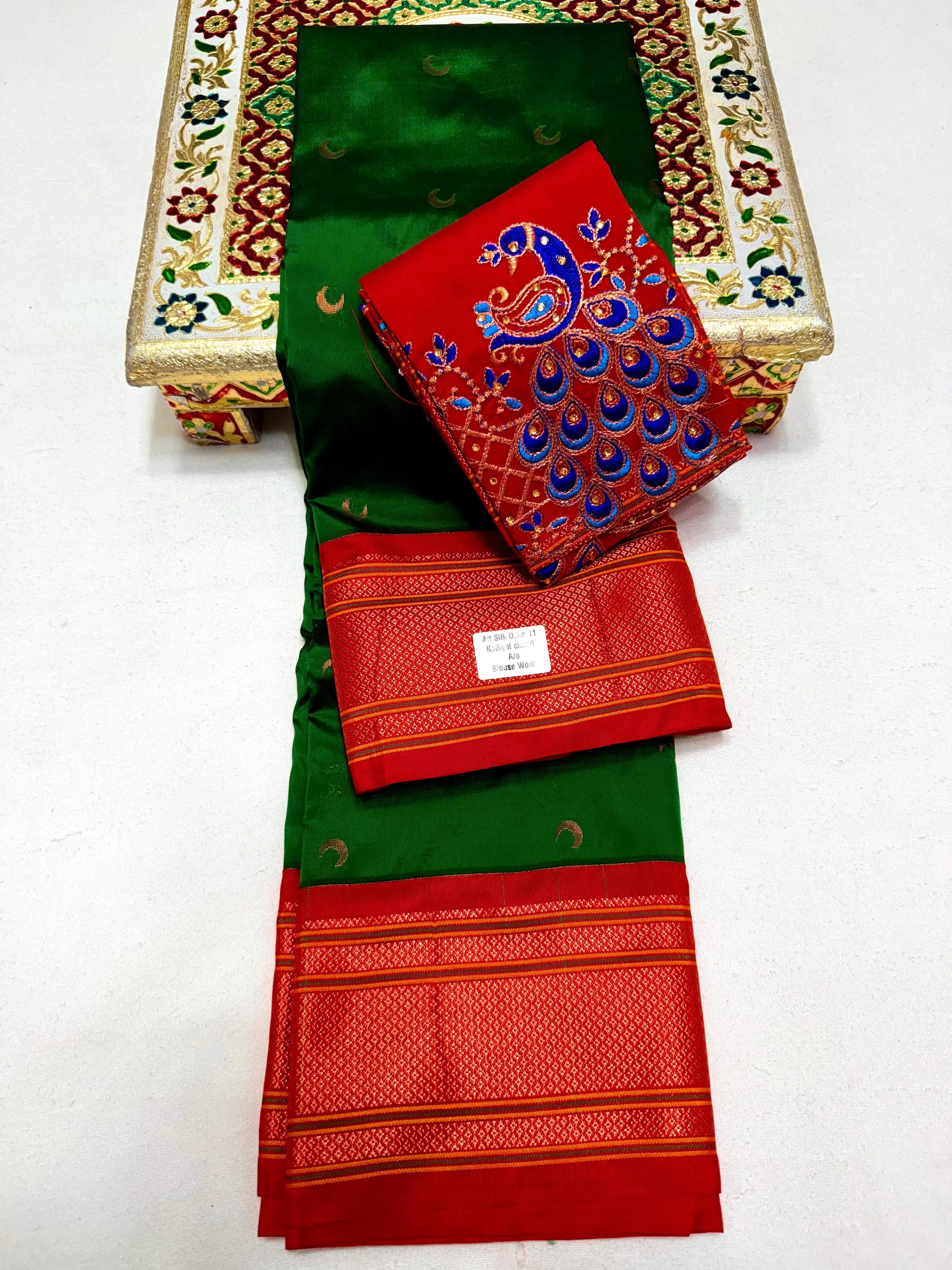 Discover elegance with the latest Sonalee Kadiyal Paithani Saree crafted in premium pure tana soft silk with rich all-over buttis, luxurious 4x4 pallu, and a beautifully handmade Aariwork blouse piece. Limited New Launch Collection – Premium Quality Saree for Elegant Traditional Look.