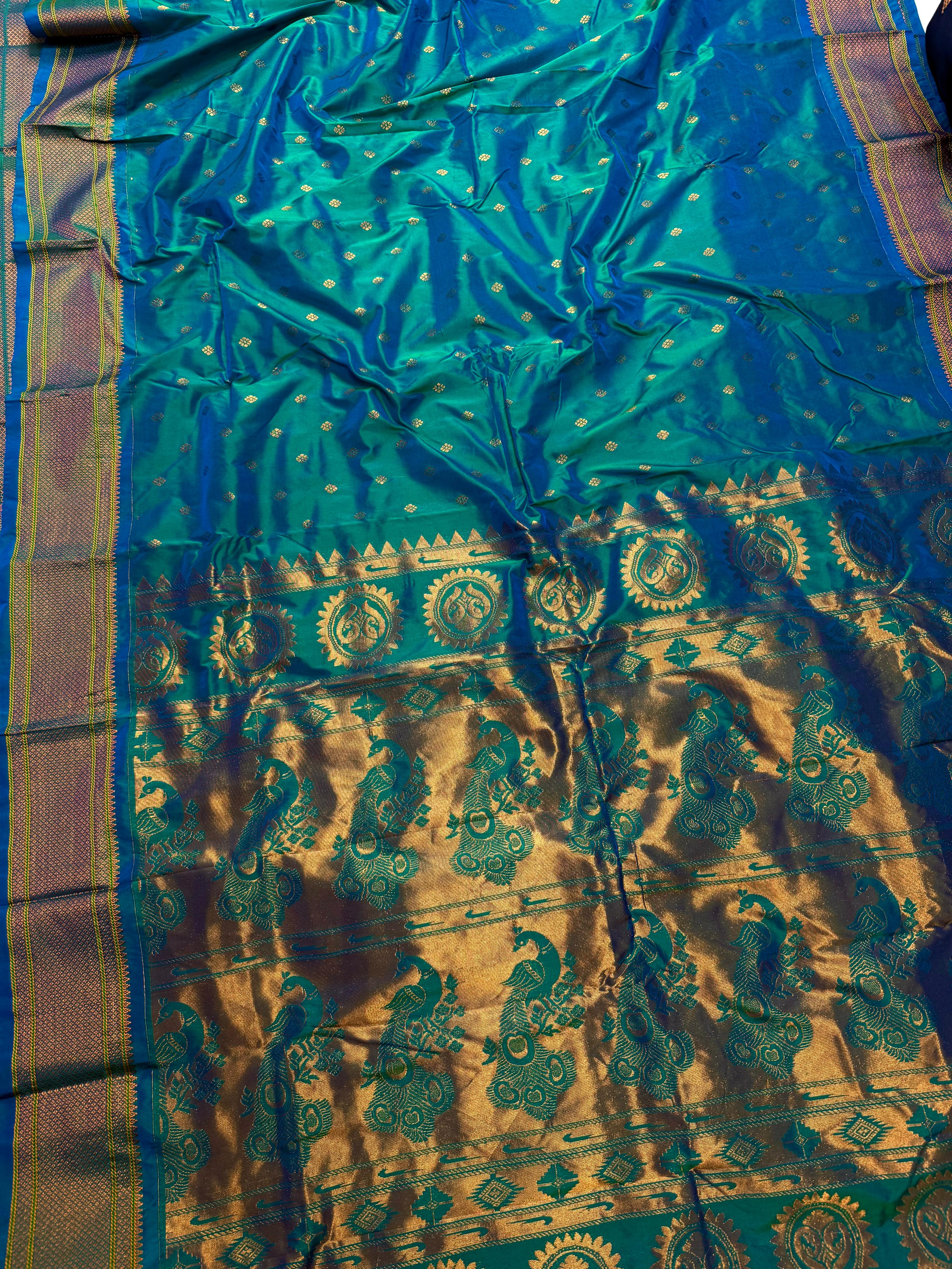 Beautifully crafted Paithani saree with traditional Kalanjali design and fine detailing
Origin: Handmade in Maharashtra, India