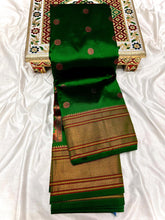 Load image into Gallery viewer, Traditional Kalanjali Paithani, Maharani Pallu with running Blouse