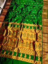 Load image into Gallery viewer, Traditional Kalanjali Paithani, Maharani Pallu with running Blouse