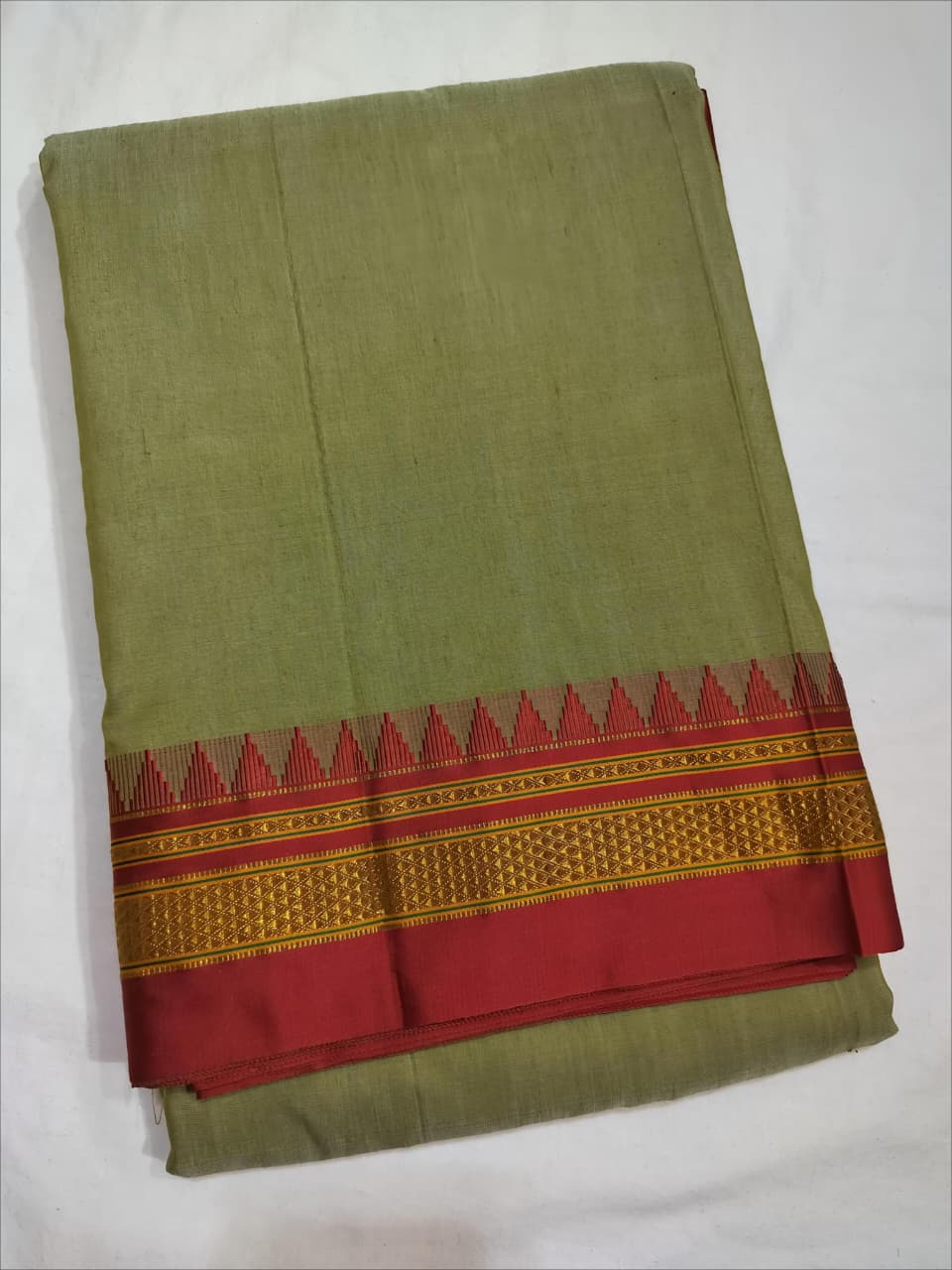 Celebrate this festive season in style with the Premium Ilkal Cotton Silk Saree – blending traditional elegance with modern comfort. Perfect for Dasera and Deepavali celebrations