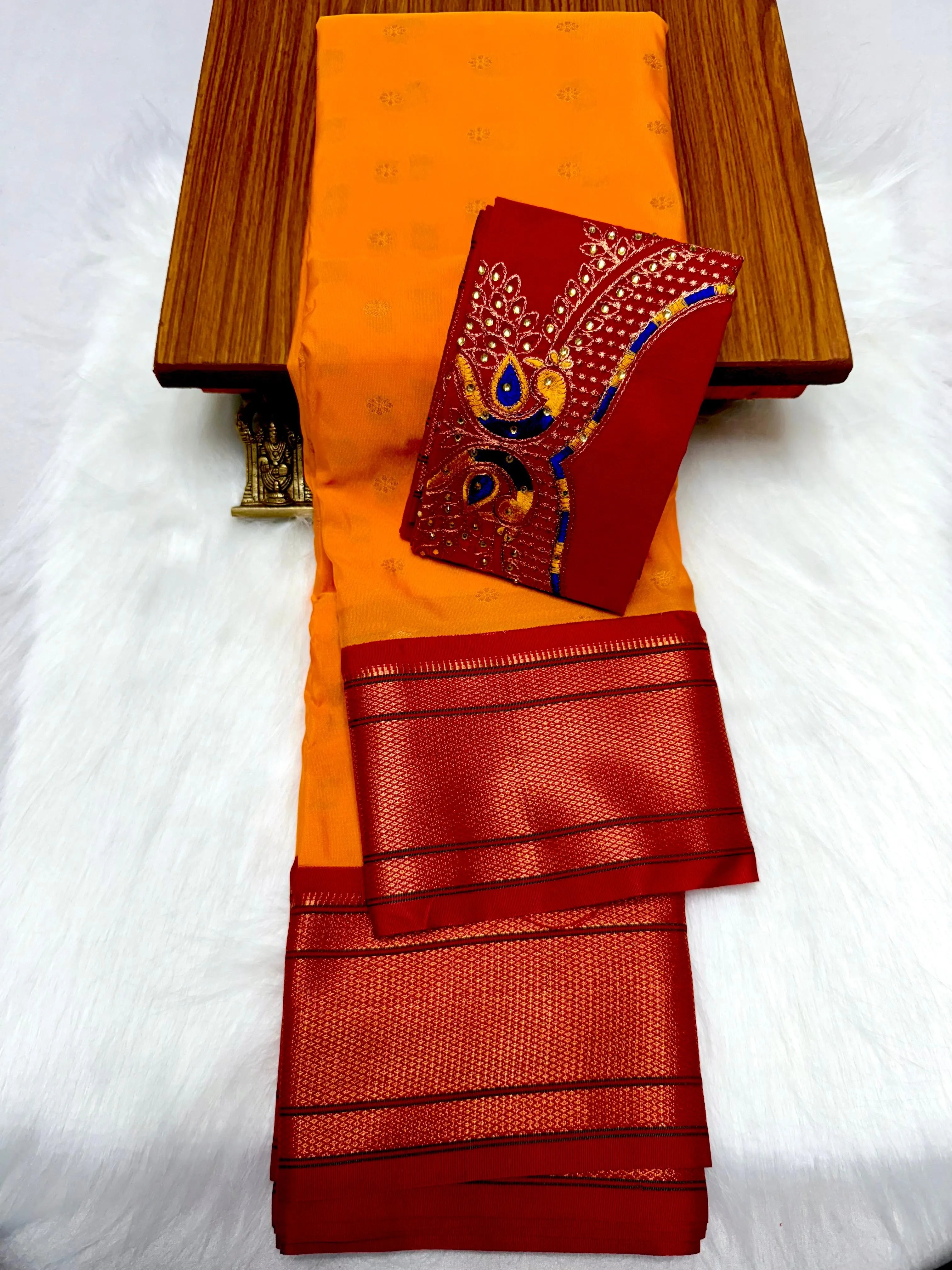 Discover elegance with the latest Sonalee Kadiyal Paithani Saree crafted in premium pure tana soft silk with rich all-over buttis, luxurious 4x4 pallu, and a beautifully handmade Aariwork blouse piece. Limited New Launch Collection – Premium Quality Saree for Elegant Traditional Look.
