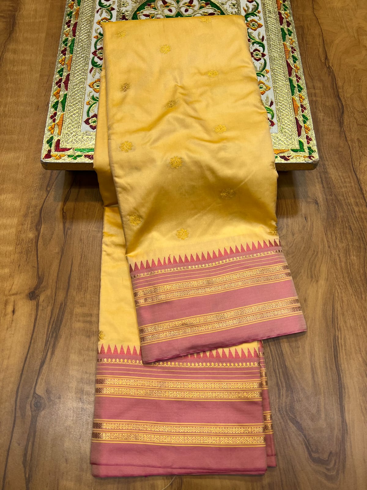 A perfect blend of tradition, comfort, and rich craftsmanship—ideal for women who love authentic handloom beauty.
