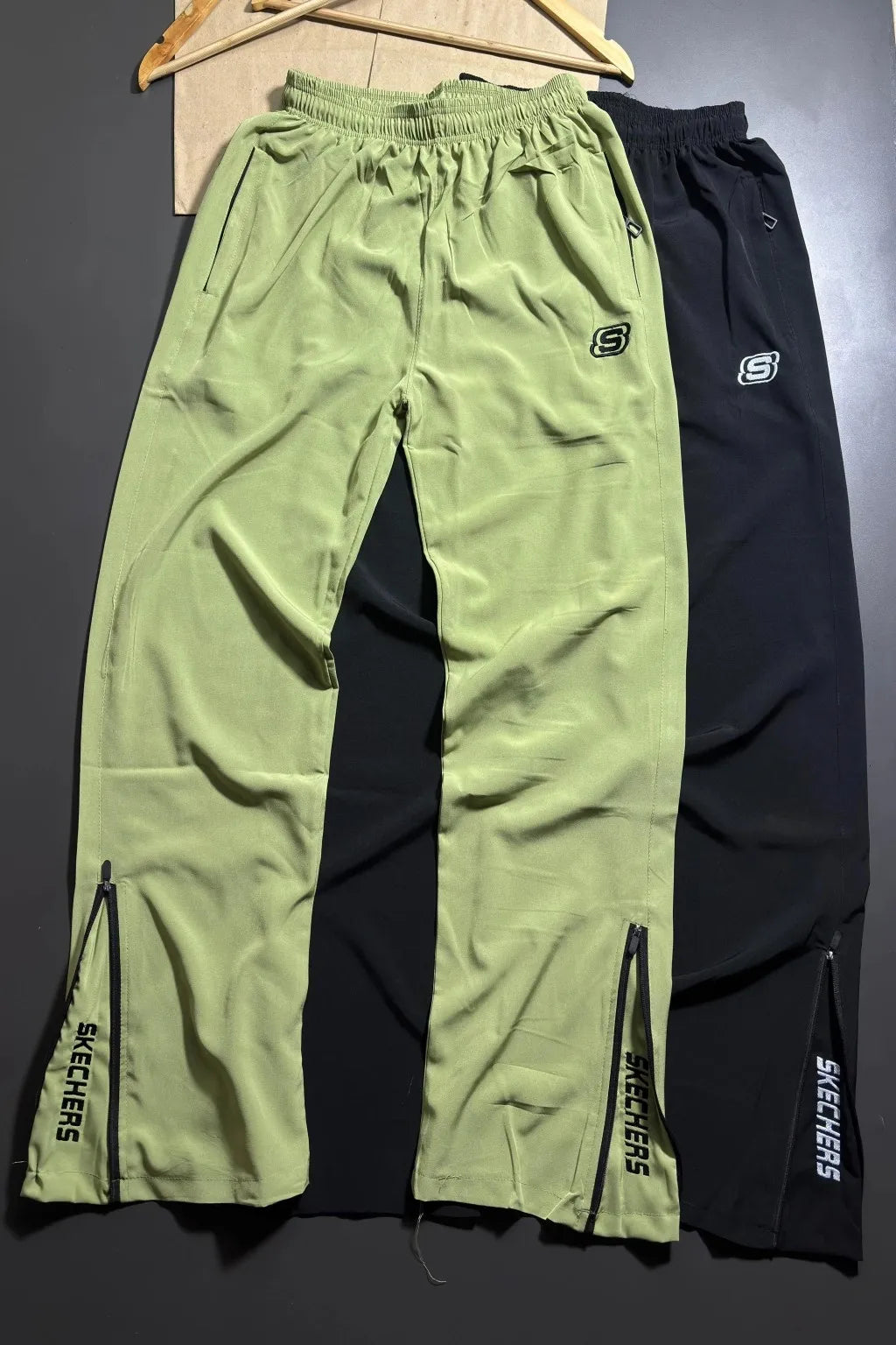 Upgrade your everyday style with our 100% Premium Jordan Lycra Trackpants by SKECHERS. Designed for performance and comfort, these trackpants offer a sleek boot-cut fit with premium stretch fabric that moves with you.