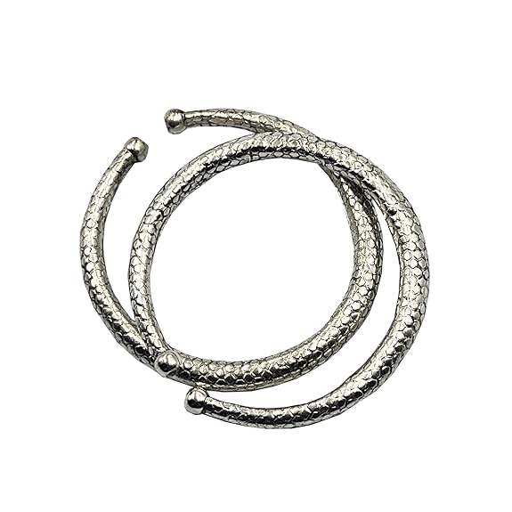 Traditional Rajasthani Design: This toe kada features intricate Rajasthani craftsmanship, embodying the rich cultural heritage and traditional jewelry aesthetics of Rajastha