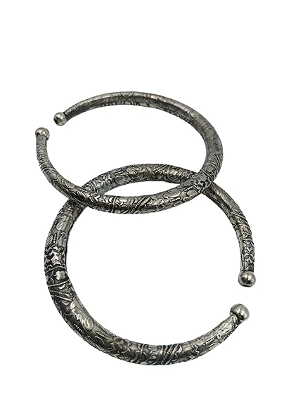 Traditional Rajasthani Design: This toe kada features intricate Rajasthani craftsmanship, embodying the rich cultural heritage and traditional jewelry aesthetics of Rajastha