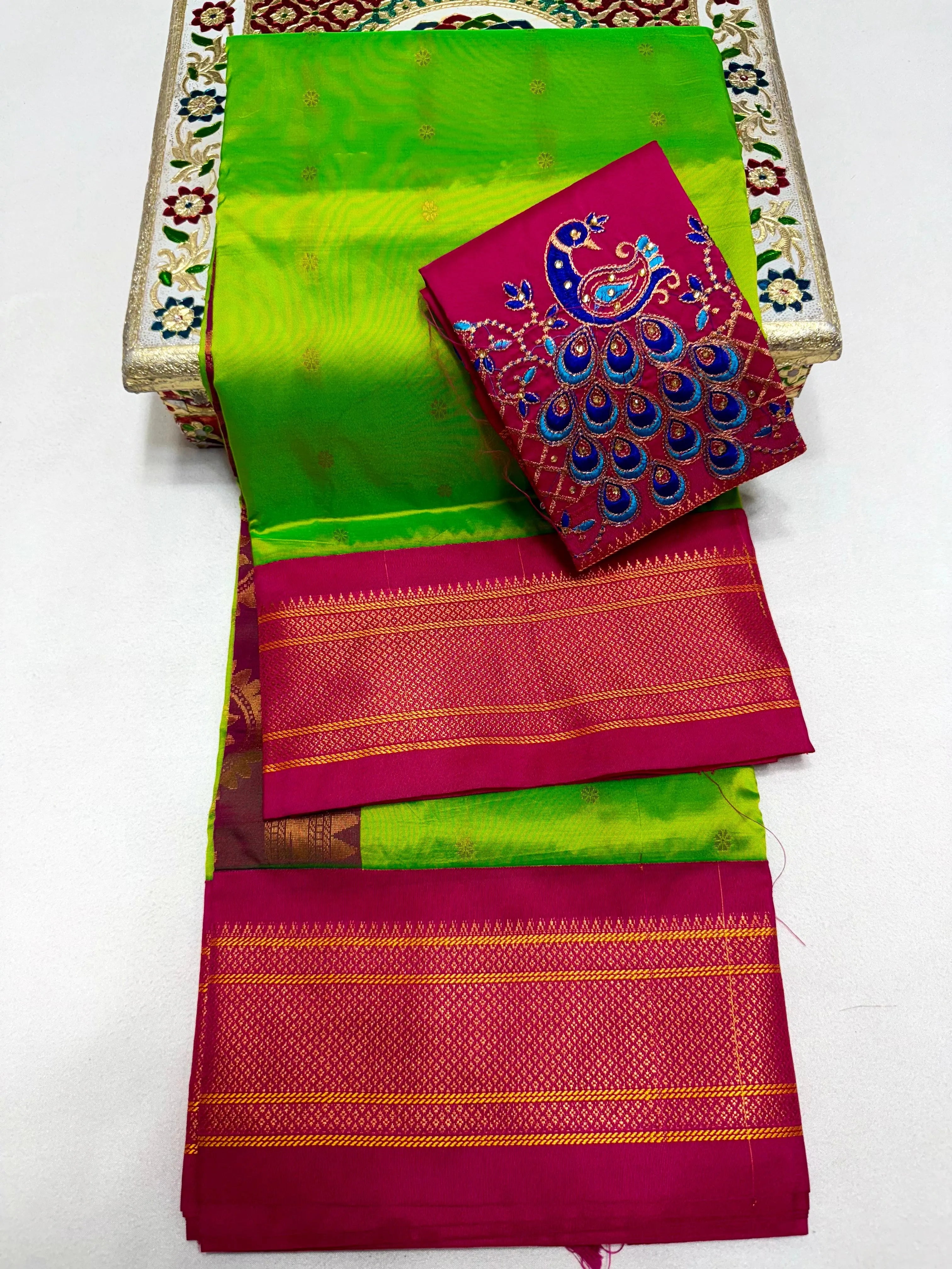 Discover elegance with the latest Sonalee Kadiyal Paithani Saree crafted in premium pure tana soft silk with rich all-over buttis, luxurious 4x4 pallu, and a beautifully handmade Aariwork blouse piece. Limited New Launch Collection – Premium Quality Saree for Elegant Traditional Look.