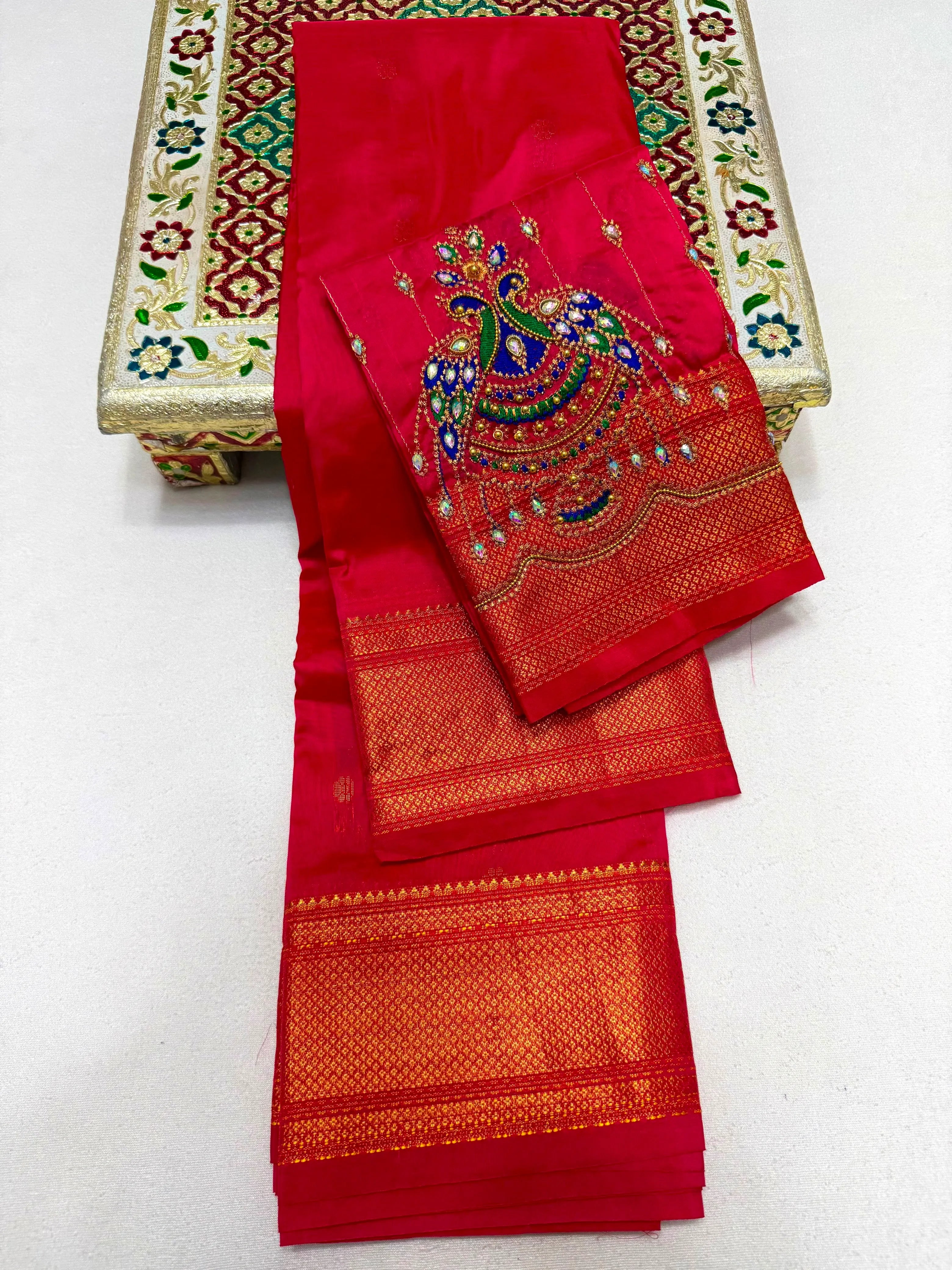 Elevate your ethnic wardrobe with the New Design Mayuri Kalanjali Paithani Saree, crafted from Premium Tana Pure Soft Silk