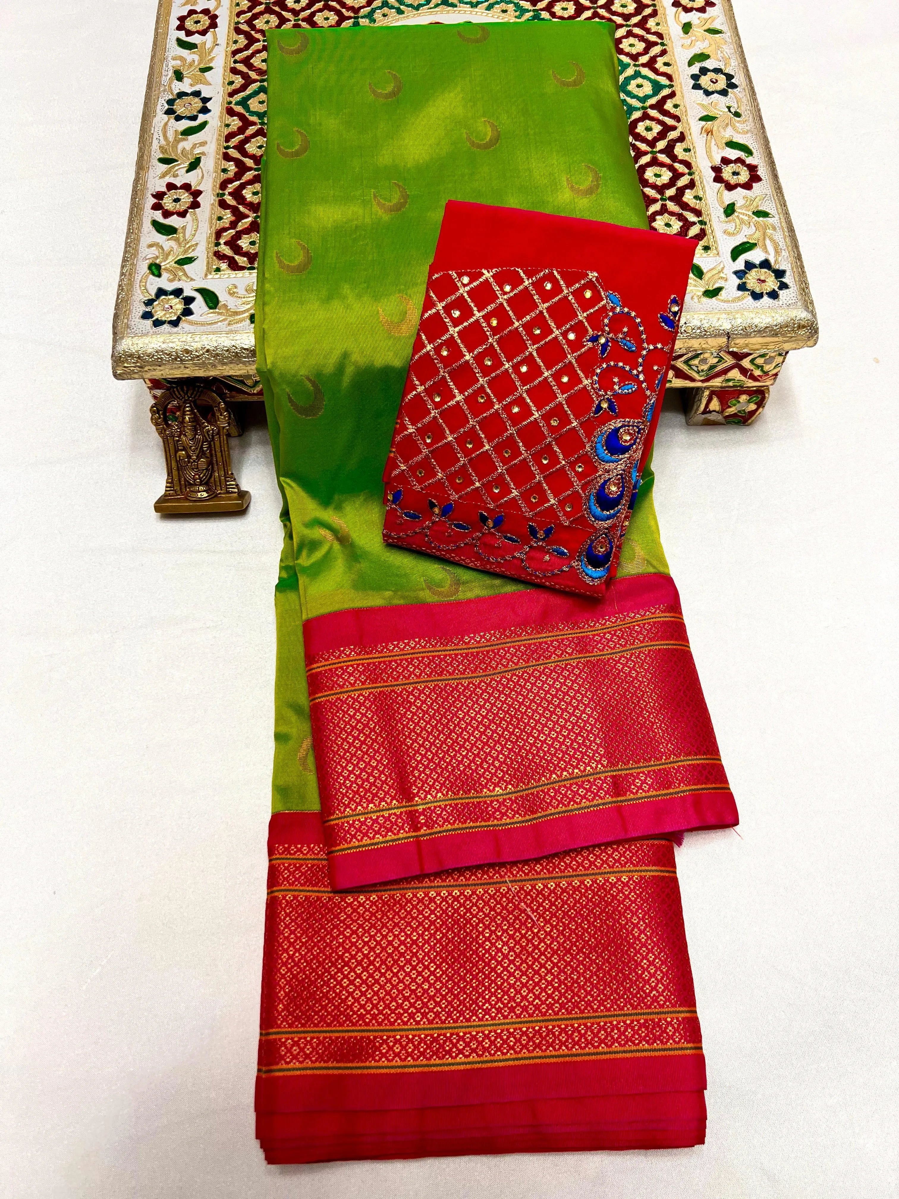 Discover elegance with the latest Sonalee Kadiyal Paithani Saree crafted in premium pure tana soft silk with rich all-over buttis, luxurious 4x4 pallu, and a beautifully handmade Aariwork blouse piece. Limited New Launch Collection – Premium Quality Saree for Elegant Traditional Look.