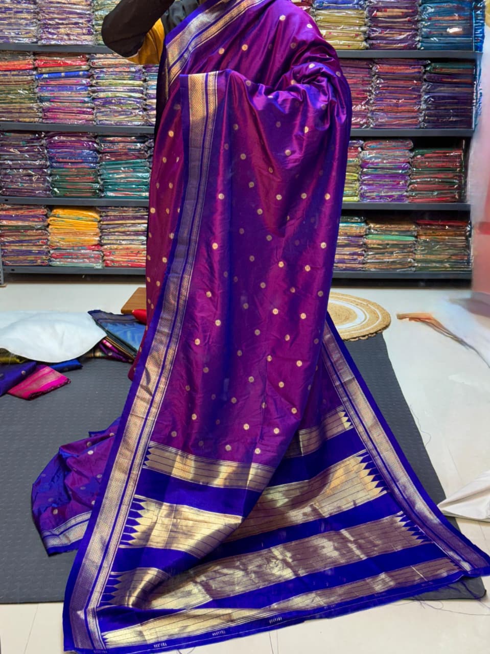 Shop premium Traditional Erkal Paithani Saree in pure silk with intricate buttis, rich Erkal pallu & contrast blouse. Perfect for weddings & festive wear.
