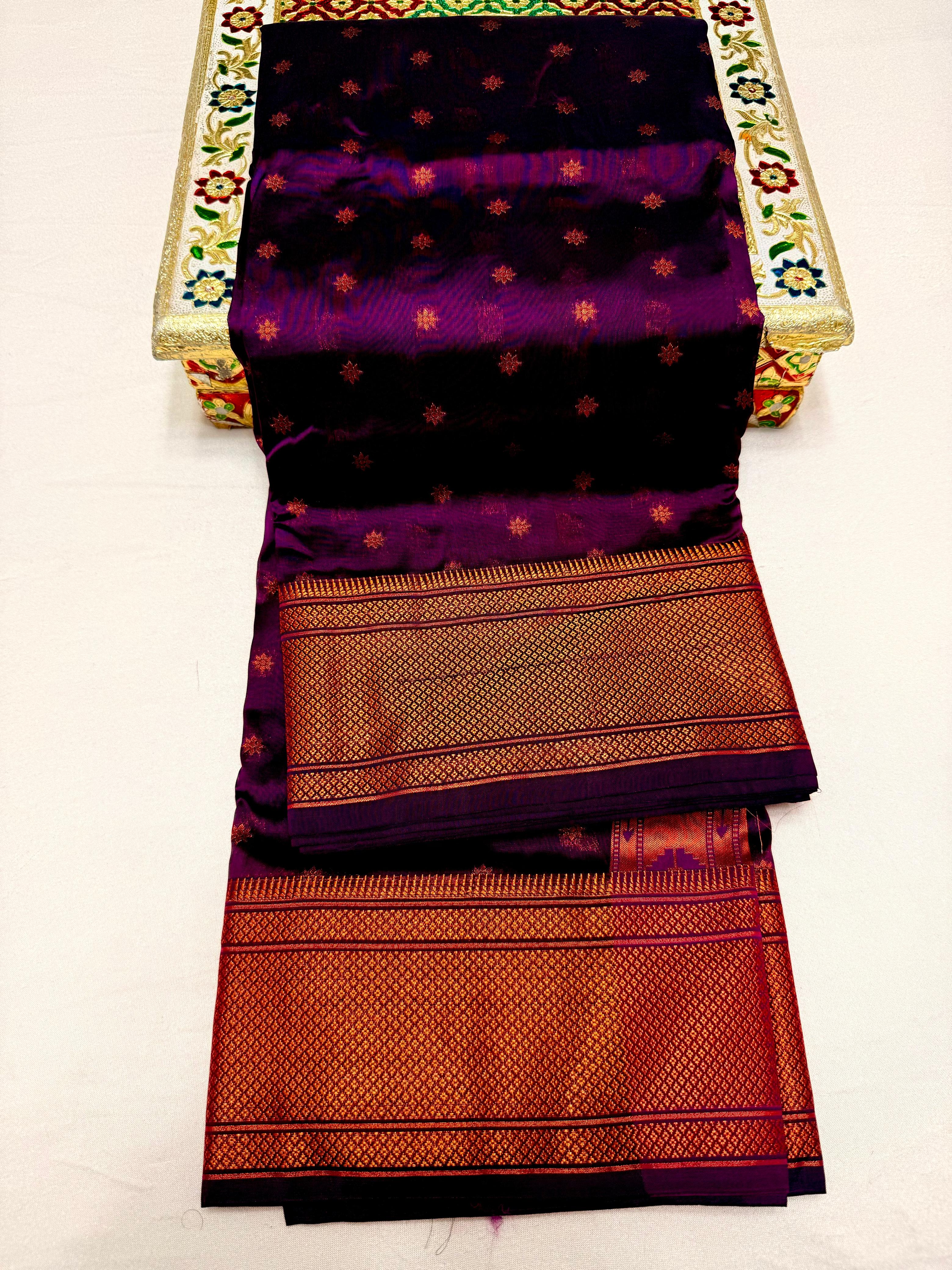 Traditional Tana Silk Kalanjali Paithani with rich Maharani pallu, crafted in premium pure soft silk. Featuring all-over Karnfuli butti, classic traditional border, and running blouse piece. A viral trending Paithani saree perfect for weddings, festivals, and special occasions.