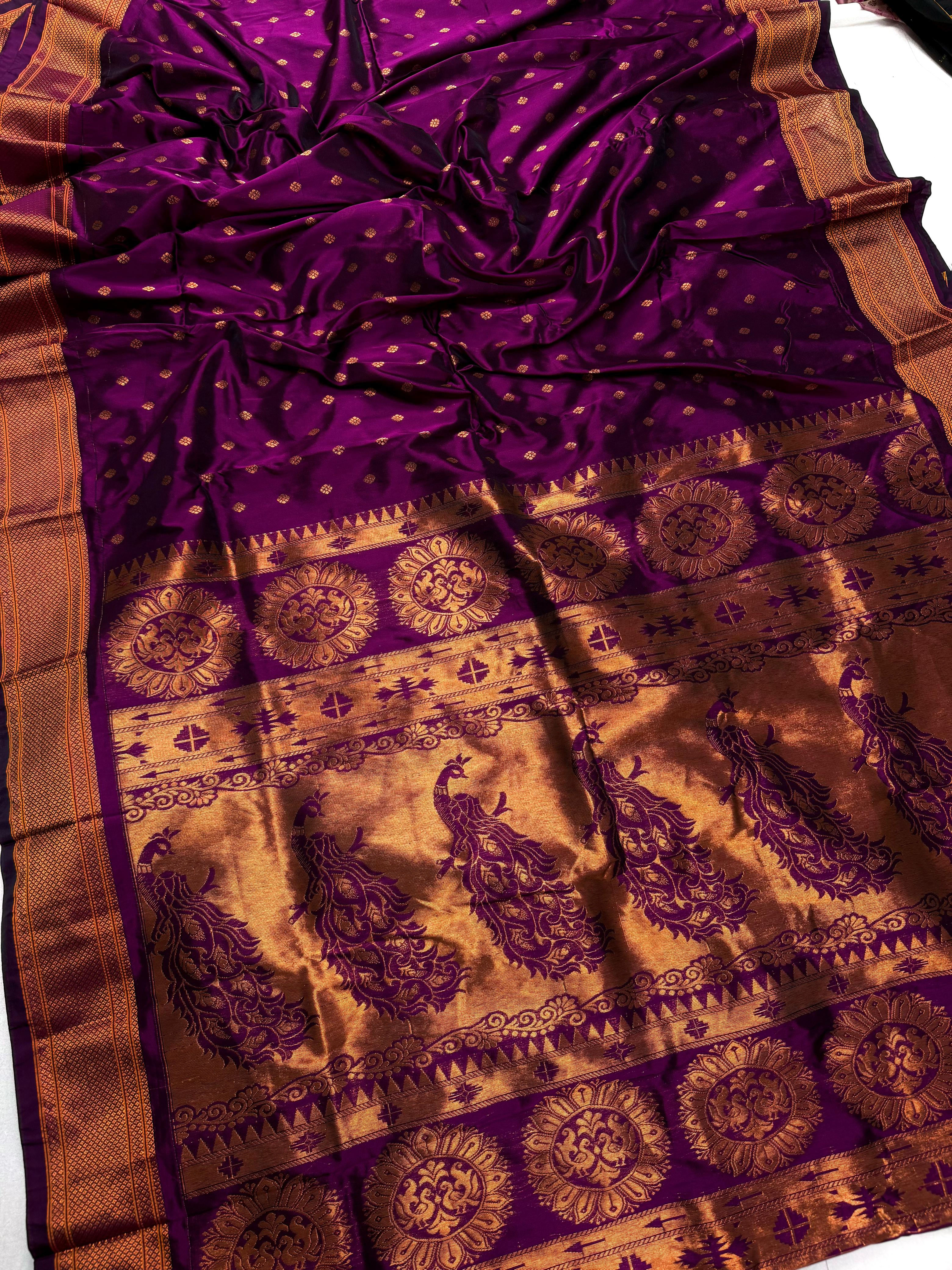 Beautifully crafted Paithani saree with traditional Kalanjali design and fine detailing
Origin: Handmade in Maharashtra, India
