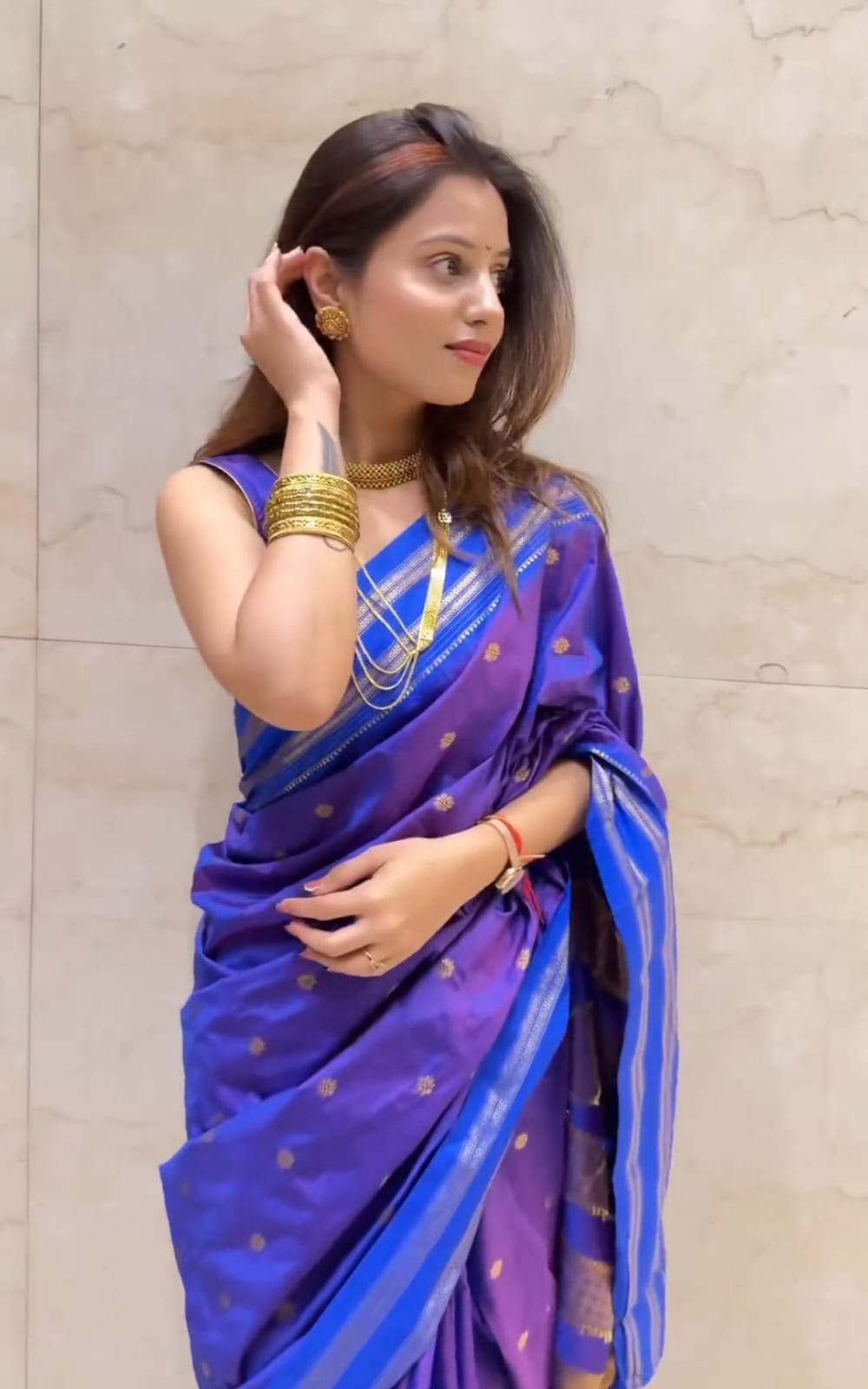 A perfect blend of tradition, comfort, and rich craftsmanship—ideal for women who love authentic handloom beauty.