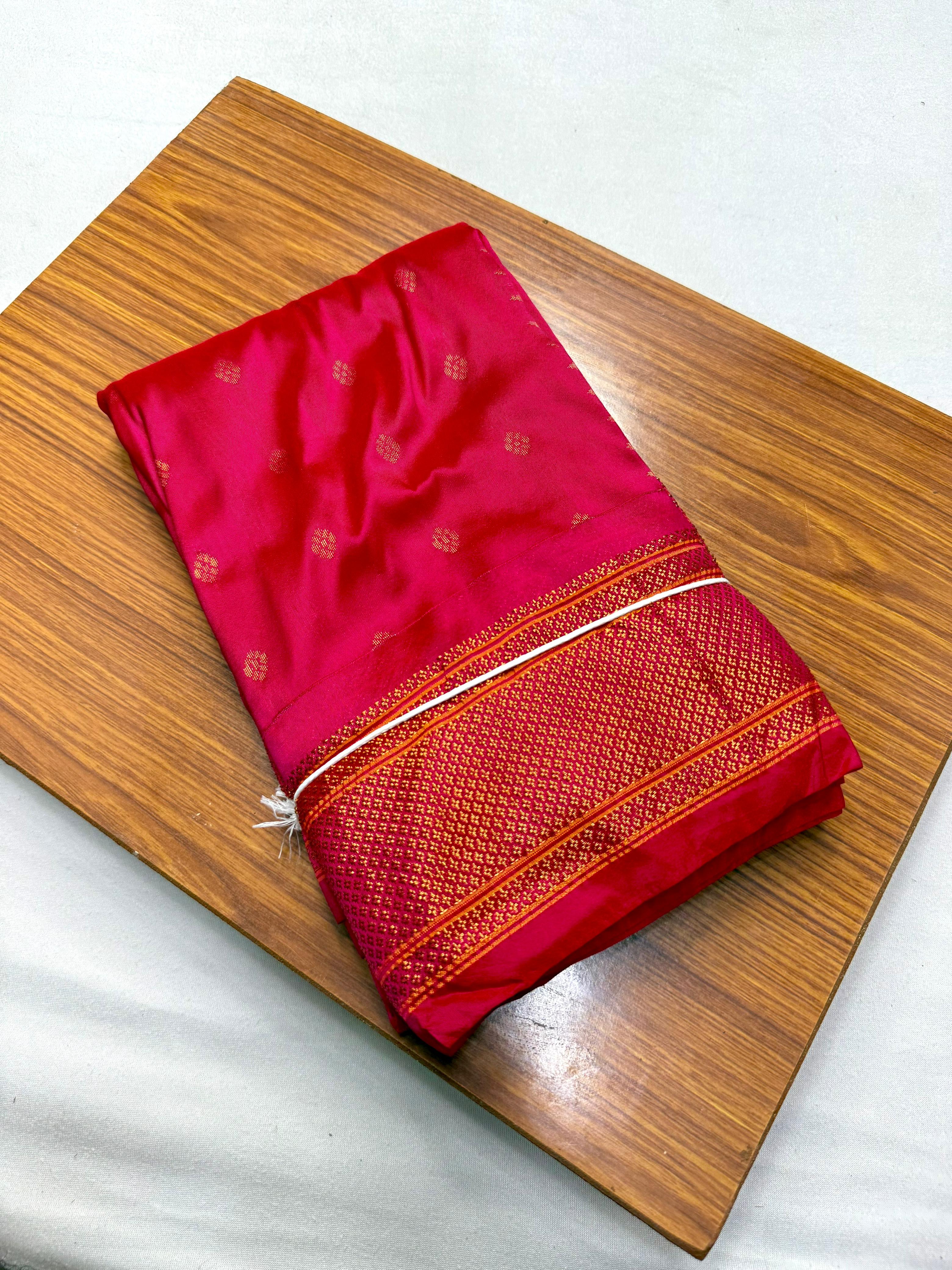Beautifully crafted Paithani saree with traditional Kalanjali design and fine detailing
Origin: Handmade in Maharashtra, India