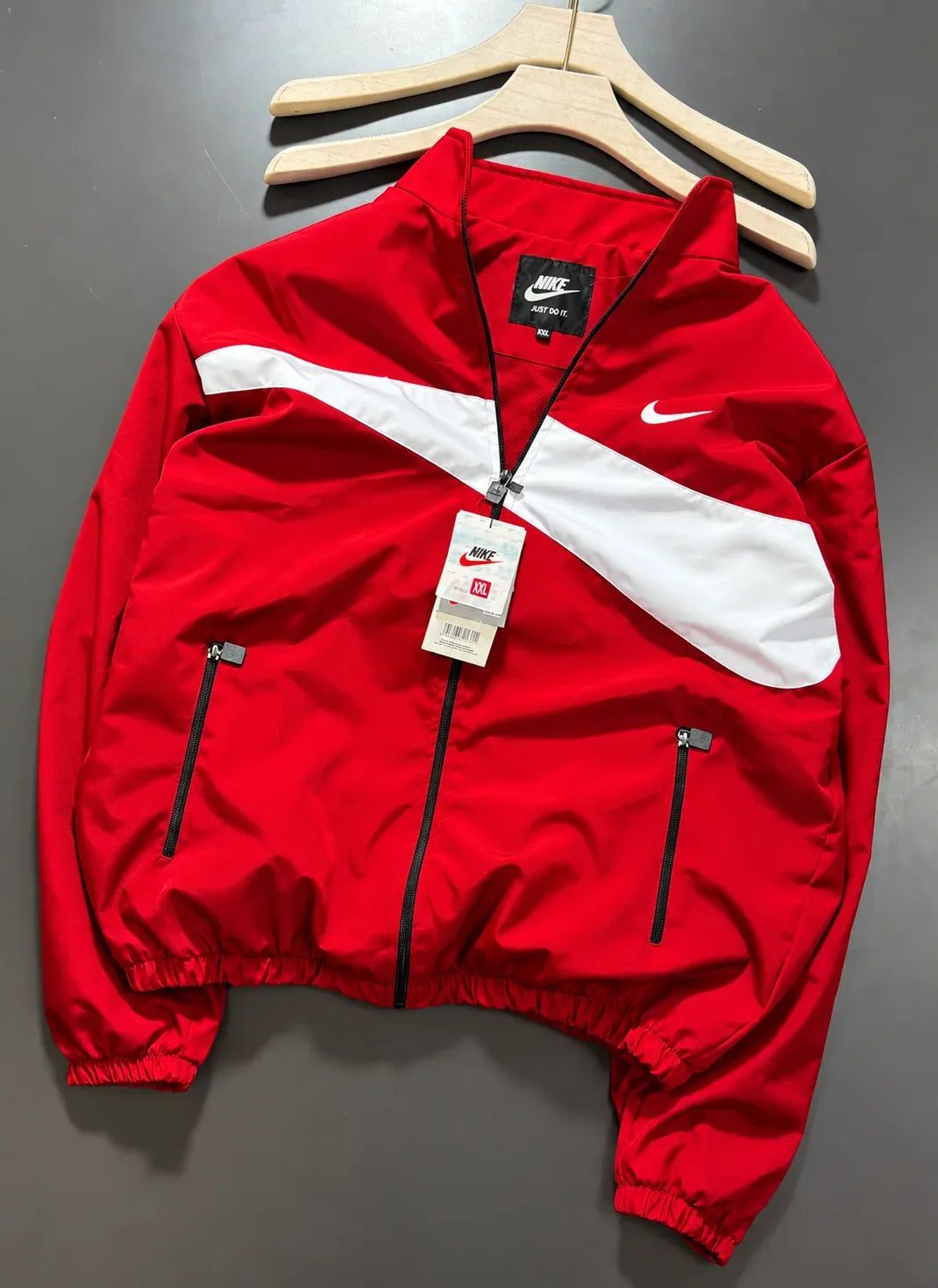 Shop NIKE Windcheater Upper for Men in lightweight TPU fabric. Stylish sports jacket in 5 colours, sizes M–XXL. Free shipping and COD available.