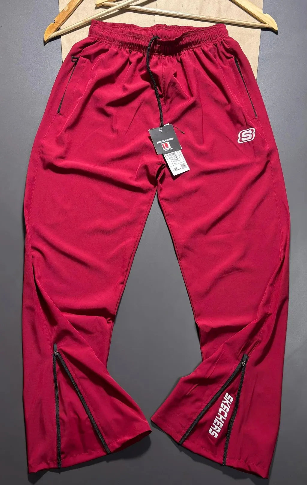 Upgrade your everyday style with our 100% Premium Jordan Lycra Trackpants by SKECHERS. Designed for performance and comfort, these trackpants offer a sleek boot-cut fit with premium stretch fabric that moves with you.