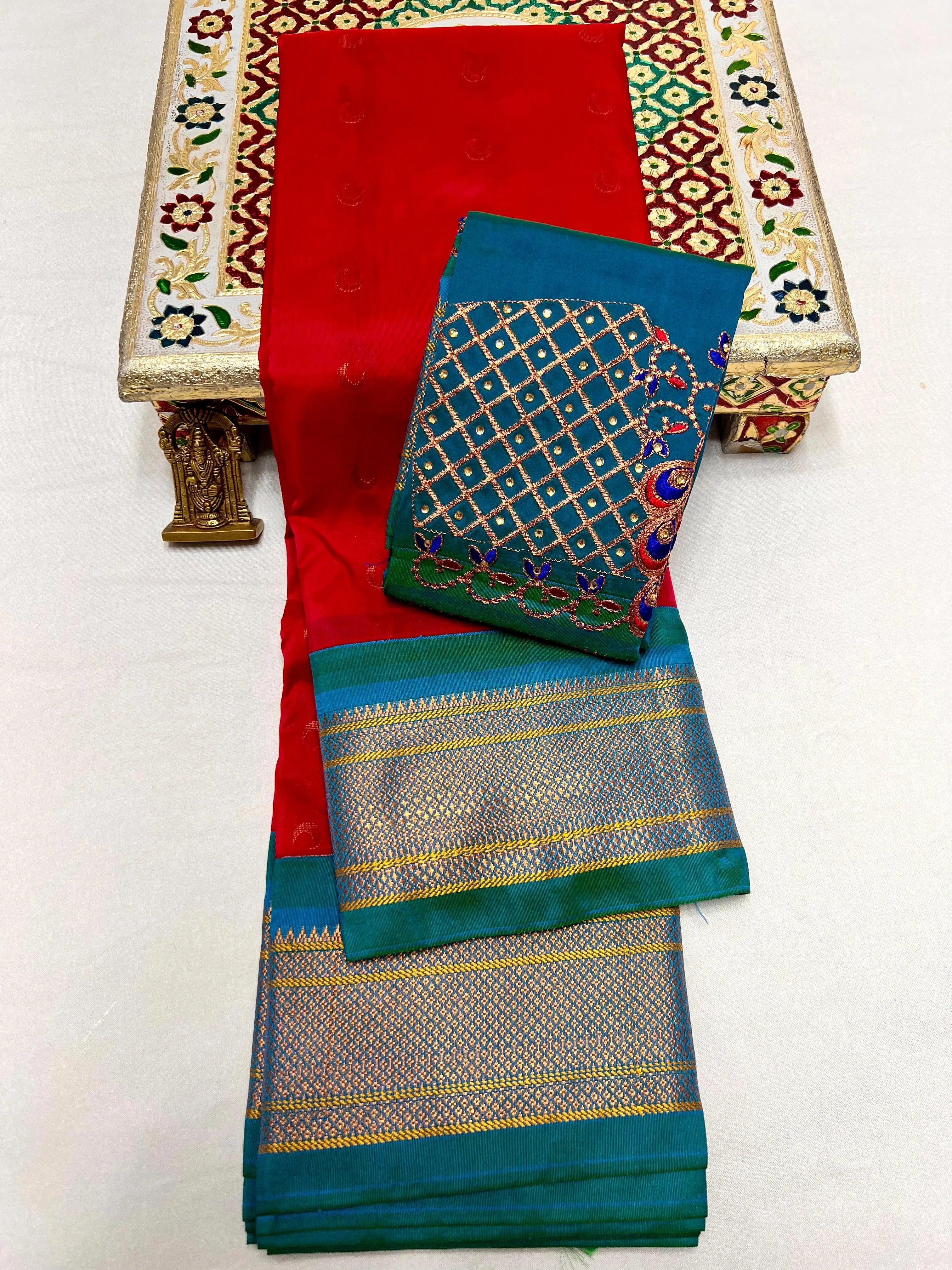 Discover elegance with the latest Sonalee Kadiyal Paithani Saree crafted in premium pure tana soft silk with rich all-over buttis, luxurious 4x4 pallu, and a beautifully handmade Aariwork blouse piece. Limited New Launch Collection – Premium Quality Saree for Elegant Traditional Look.