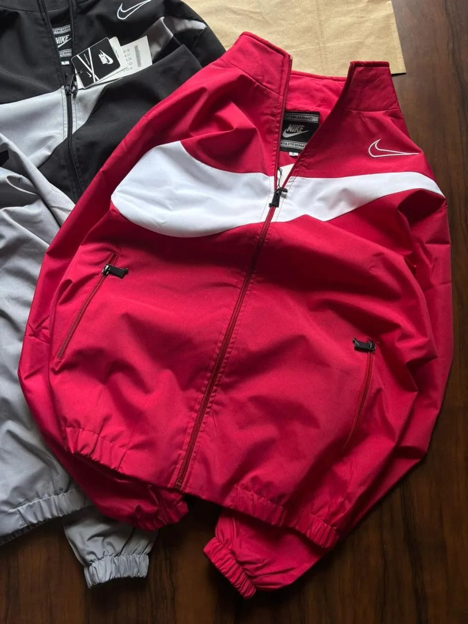 Stay protected in style with the&nbsp;Nike Premium Windchitter, crafted from high-grade TPU fabric for a sleek look and lasting performance. Designed with a Rise Net inner lining, it offers exceptional comfort and breathability, perfect for all-day wear.