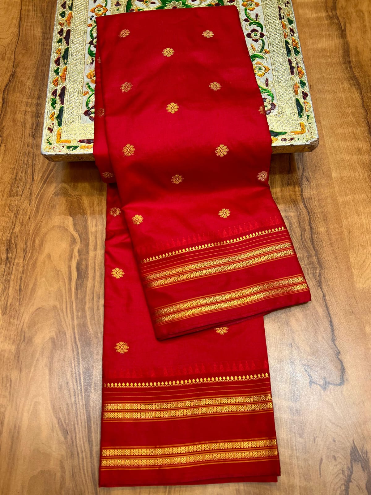 A perfect blend of tradition, comfort, and rich craftsmanship—ideal for women who love authentic handloom beauty.
