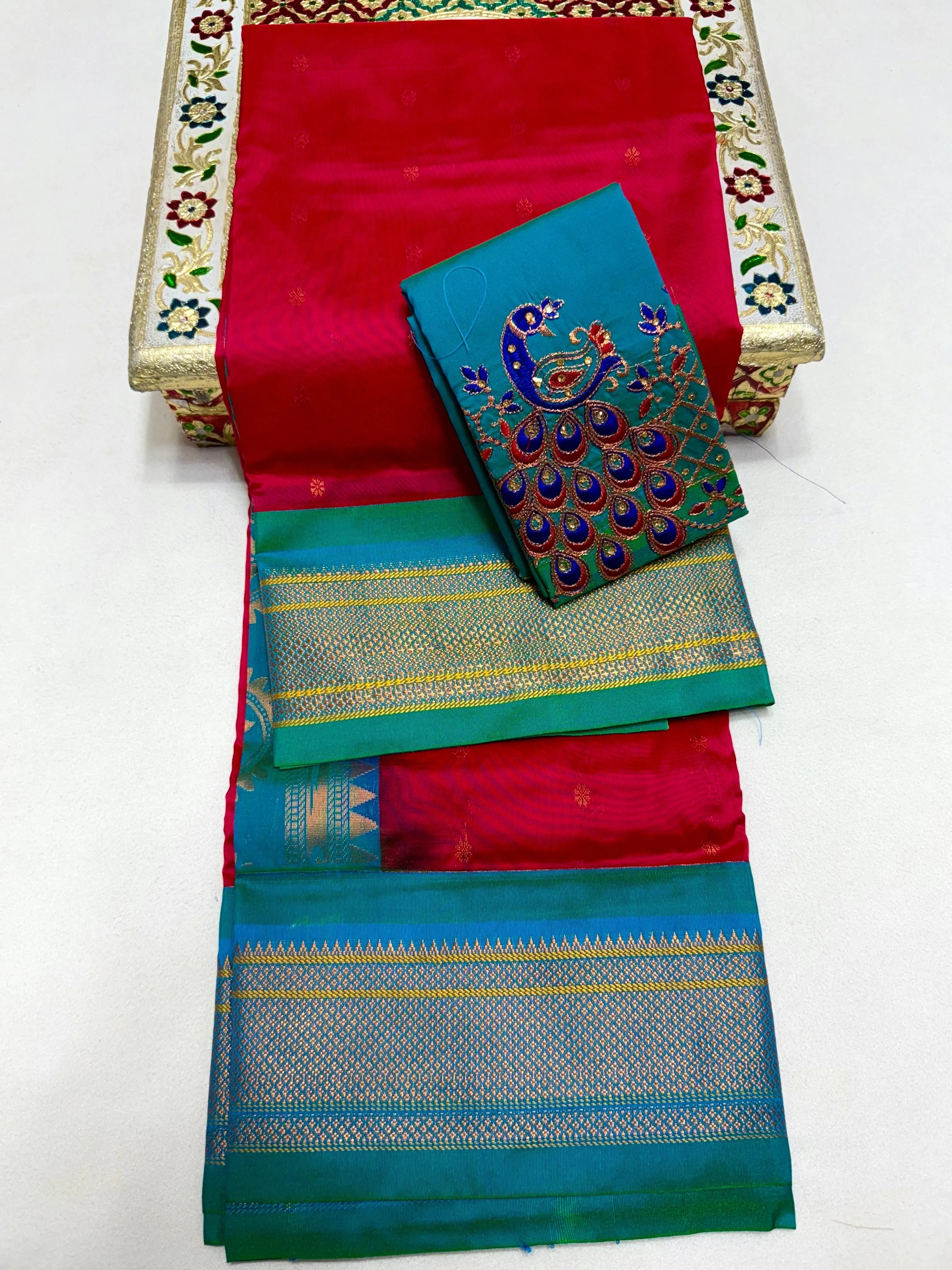 Discover elegance with the latest Sonalee Kadiyal Paithani Saree crafted in premium pure tana soft silk with rich all-over buttis, luxurious 4x4 pallu, and a beautifully handmade Aariwork blouse piece. Limited New Launch Collection – Premium Quality Saree for Elegant Traditional Look.