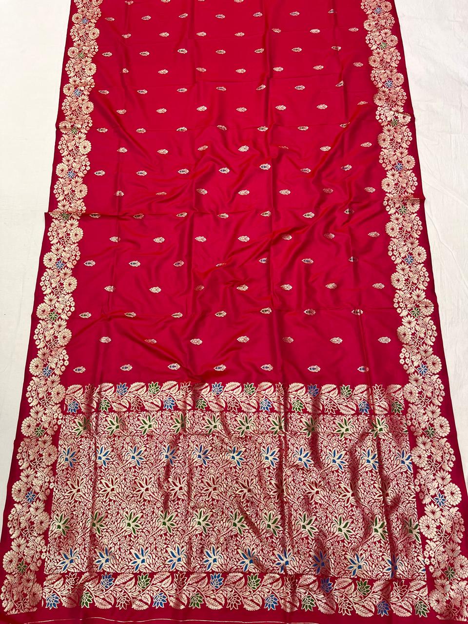 Experience the beauty of traditional Indian craftsmanship with our Takshila Paithani Saree, designed with rich zari weaving and all-over butti work that gives a royal and graceful appearance.