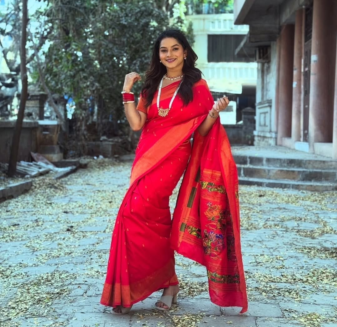 Premium Shrija Kadiyal Paithani Silk Saree with all-over zari buttis, exclusive contrast blouse, and rich double borders — perfect for weddings, festivals & special occasions.