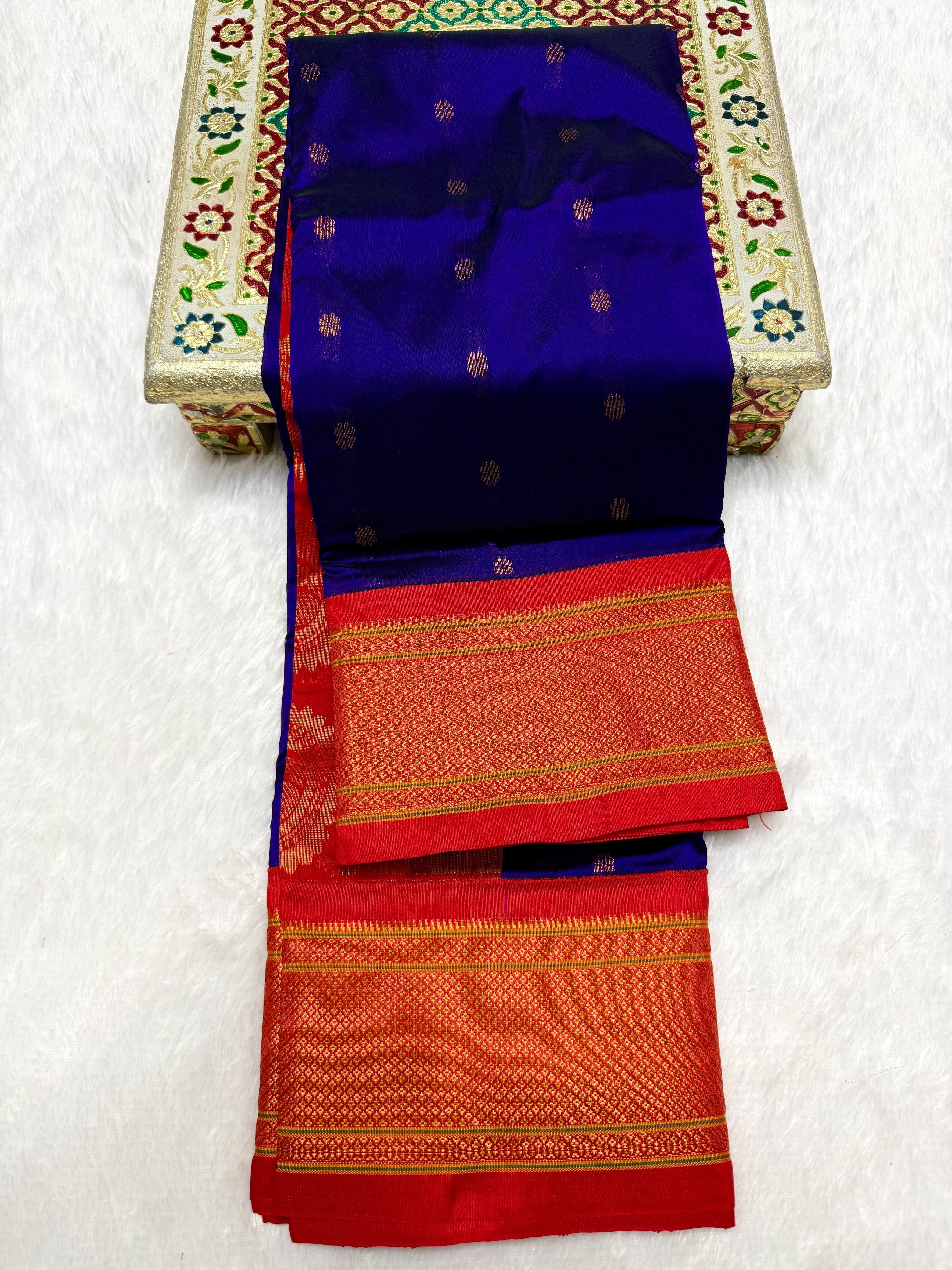 Shop&nbsp;New Gauri Kadiyal Paithani Saree in premium Tana soft silk with shoulder butti, rich 4×1 pallu and contrast blouse piece. Perfect for festivals and weddings.