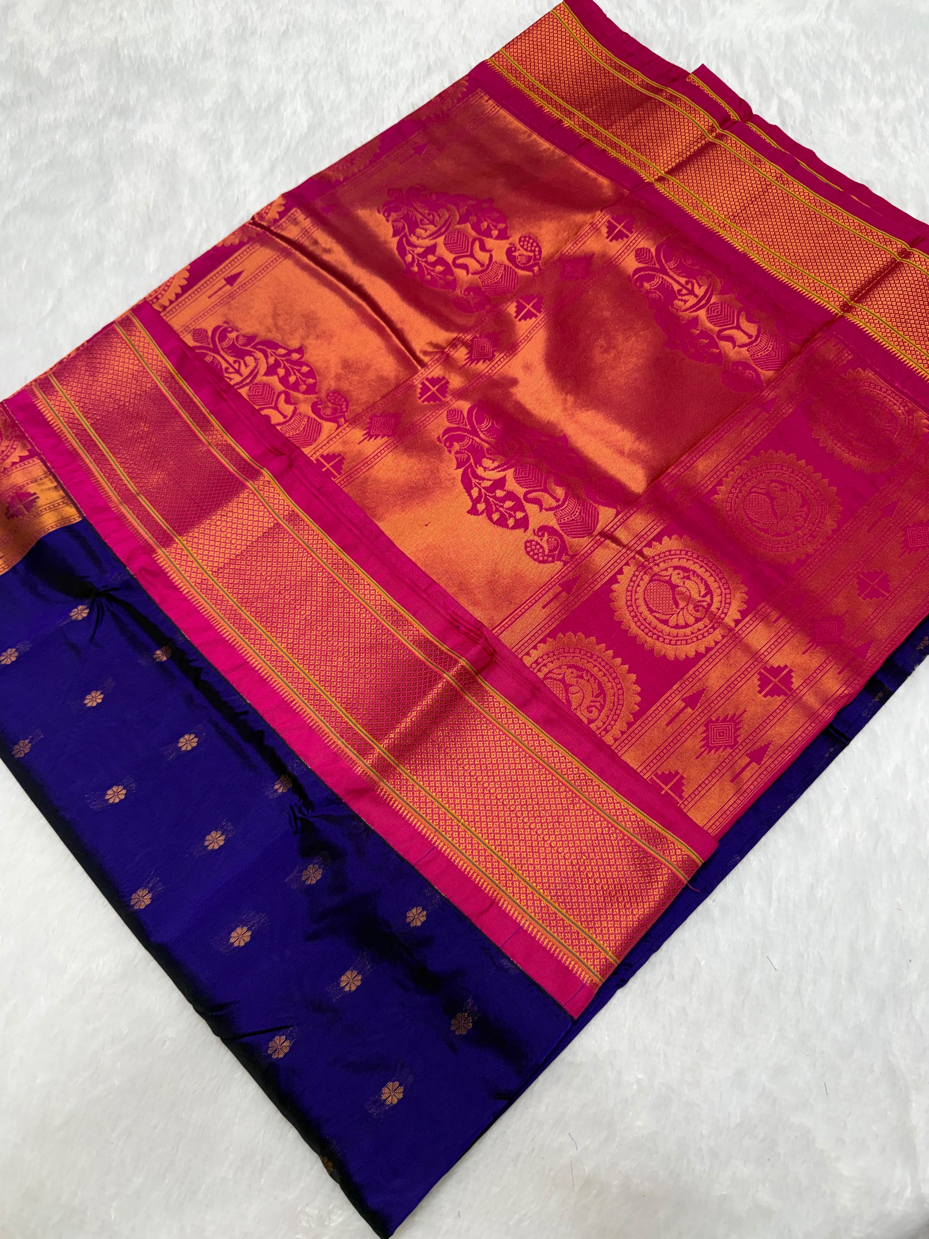 Shop&nbsp;New Gauri Kadiyal Paithani Saree in premium Tana soft silk with shoulder butti, rich 4×1 pallu and contrast blouse piece. Perfect for festivals and weddings.