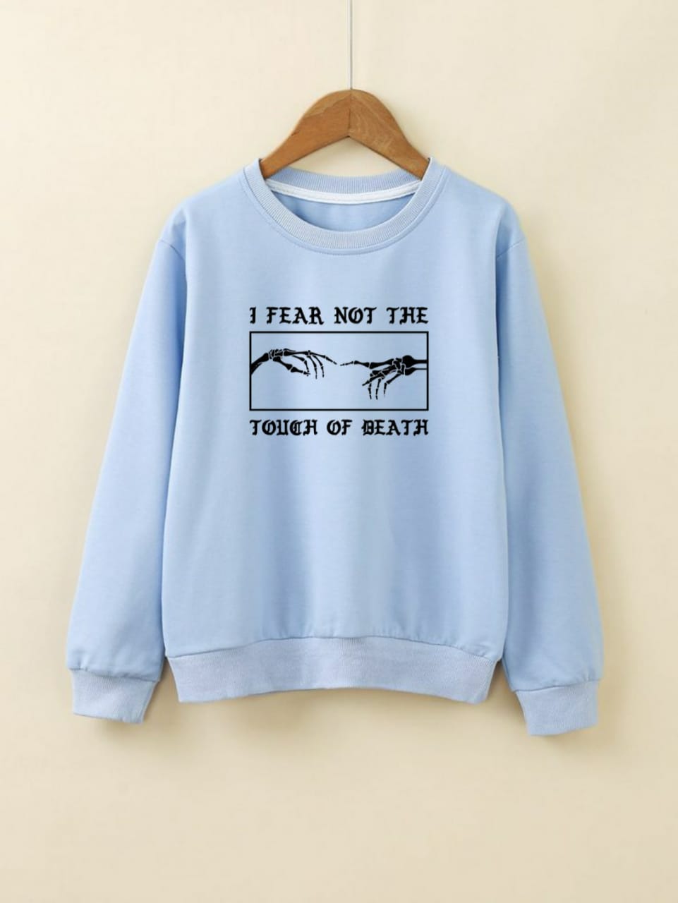 Regular fit chest print Sweatshirt made from soft 280 GSM cotton blend fleece. Stylish, comfortable & perfect for everyday wear.