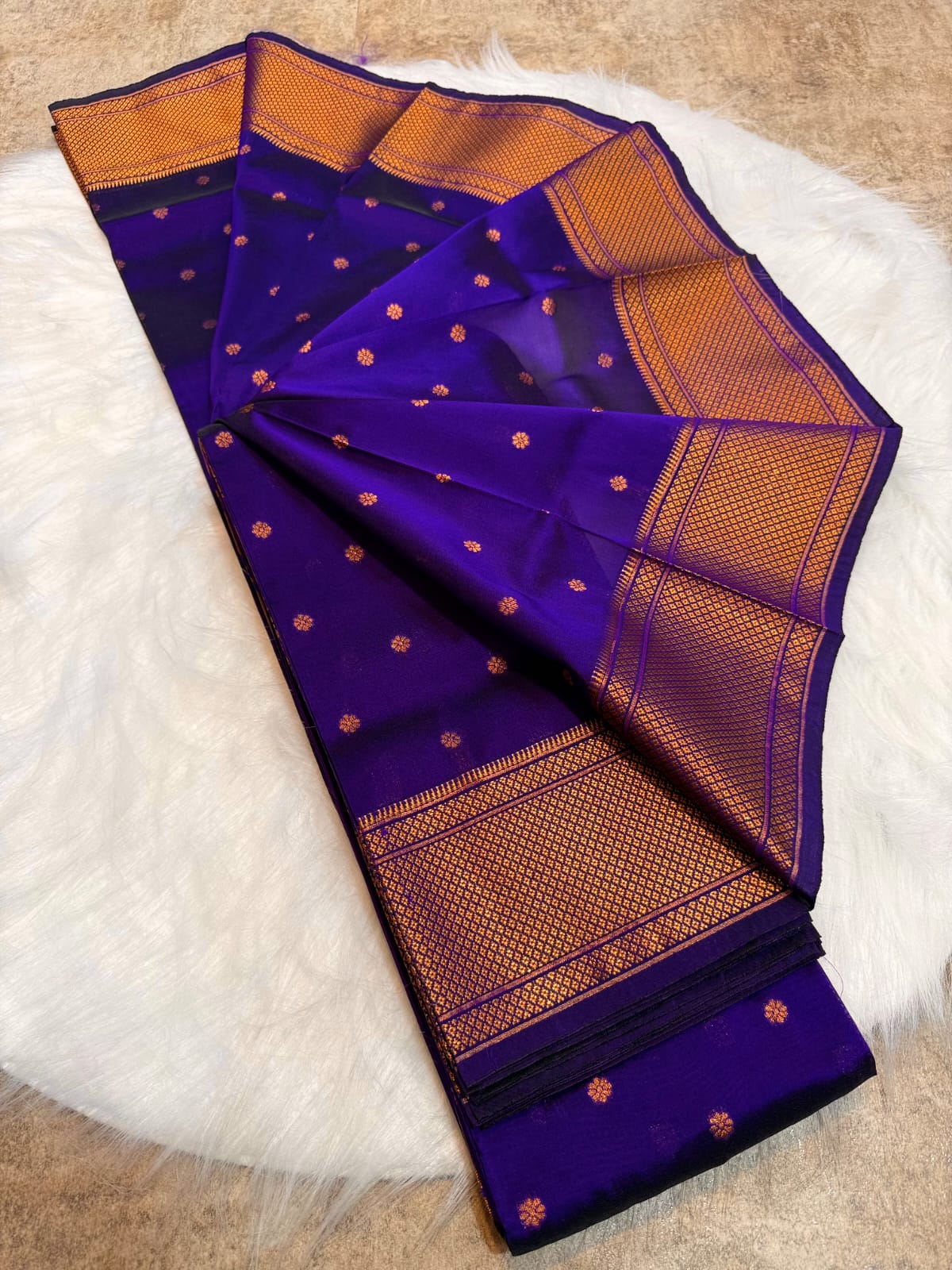 Step into elegance with our Kalanjali Paithani-Style Saree, a perfect blend of trending traditional charm and Maharani pallu grandeur. 