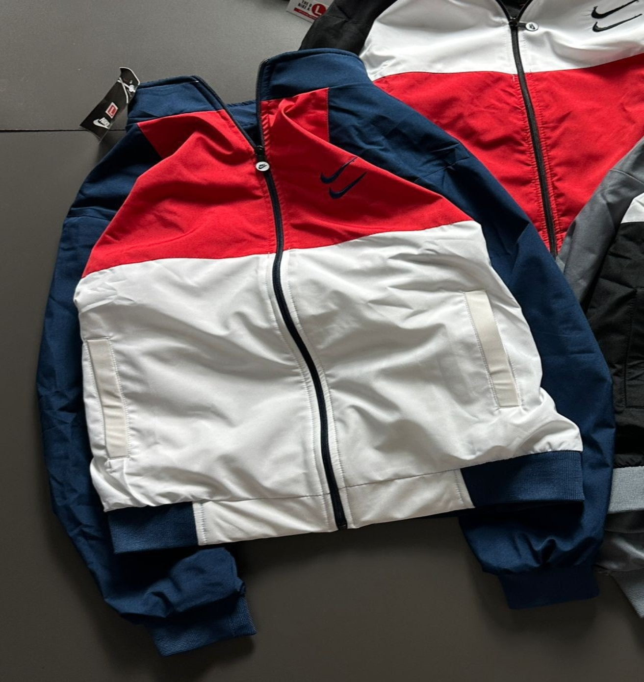 Look sharp, feel comfortable, and stay ahead with Nike’s premium quality Windshitter!