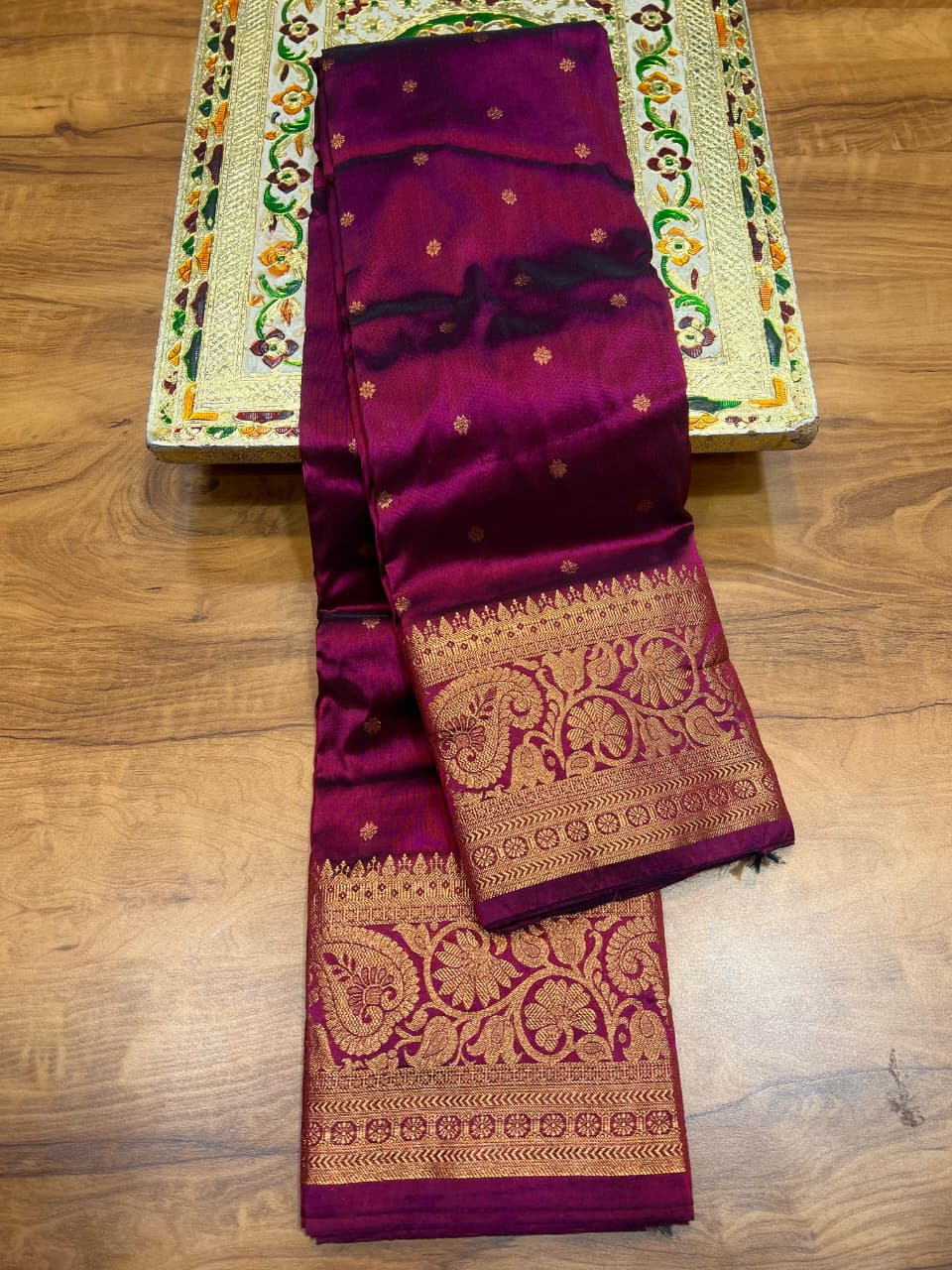 A symbol of heritage and artistry from Maharashtra, India, this saree is designed to make you shine on every special occasion.